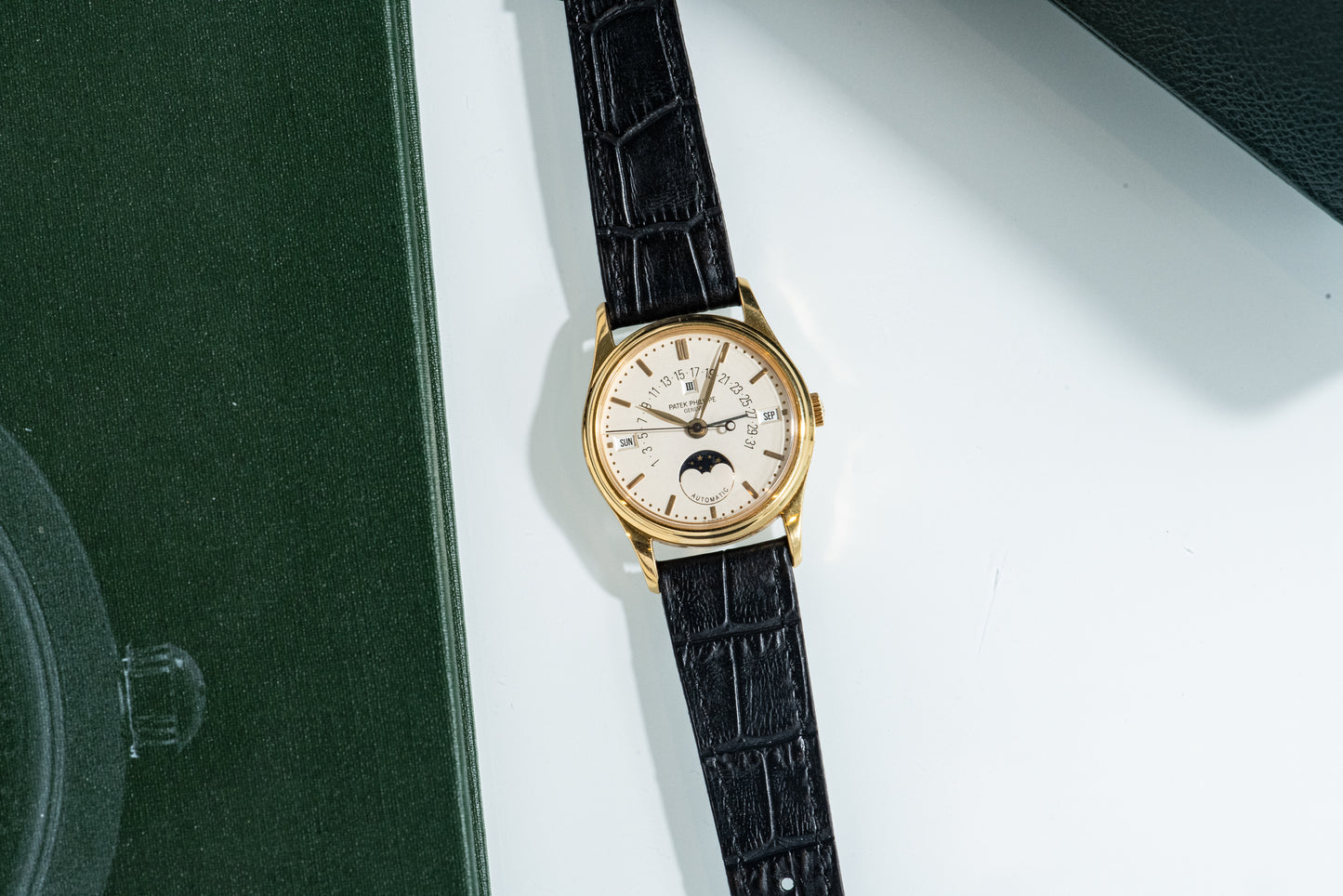 Black Widow Alligator-Pattern Strap