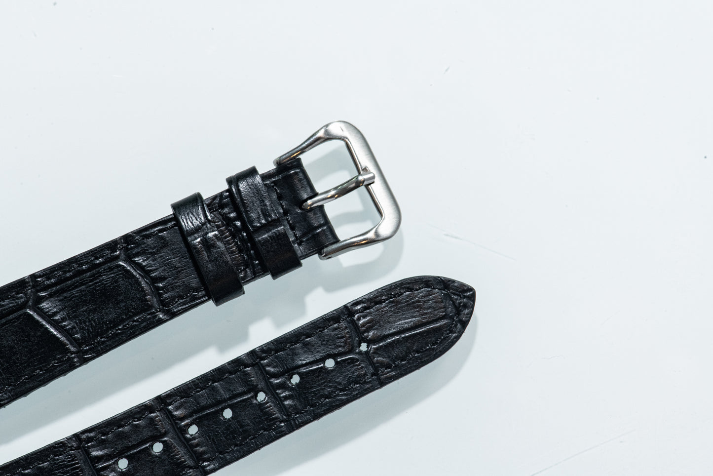 Black Widow Alligator-Pattern Strap