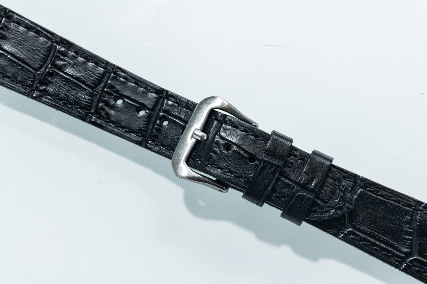 Black Widow Alligator-Pattern Strap