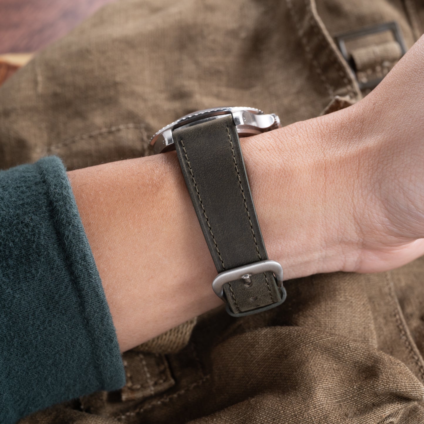 Shelby Grey Distressed Strap