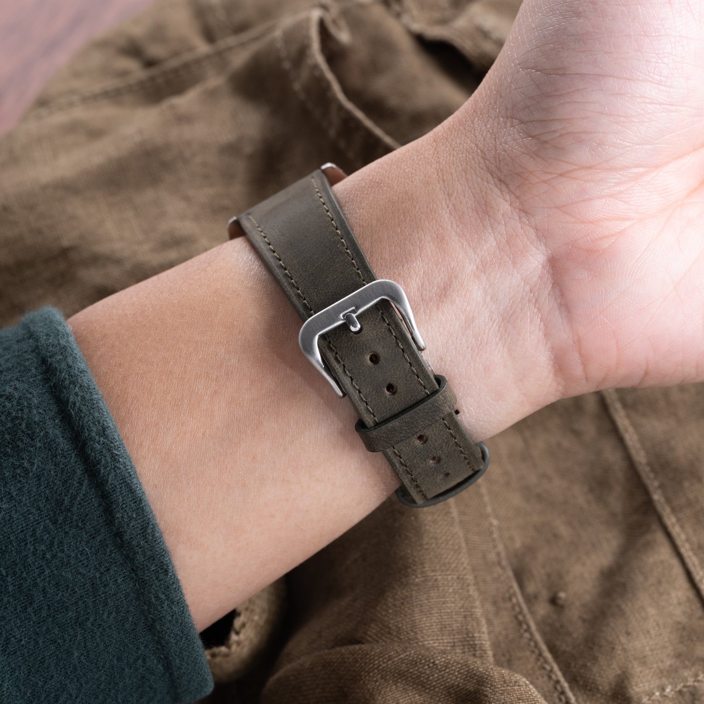 Shelby Grey Distressed Strap