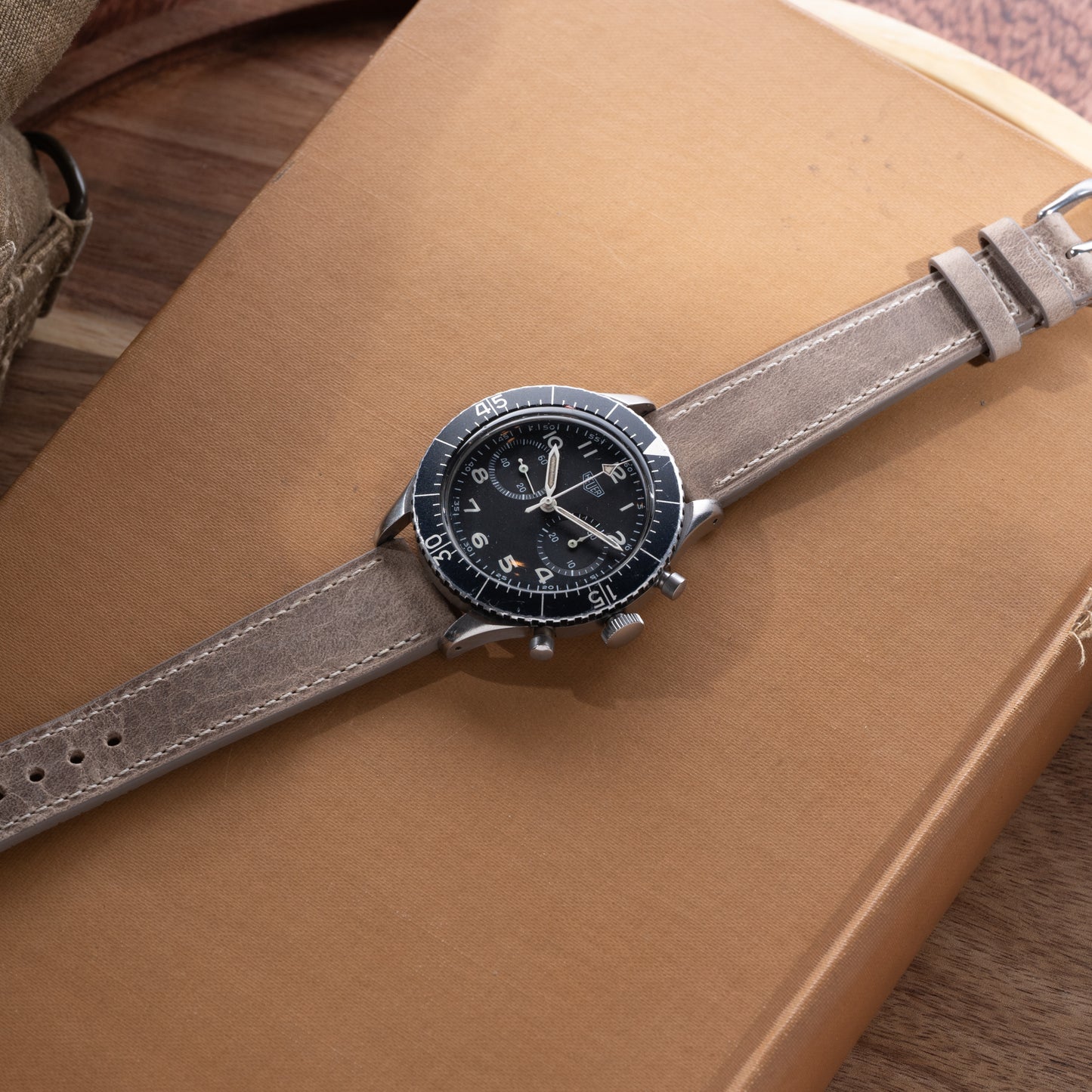 Stirling White Distressed Strap