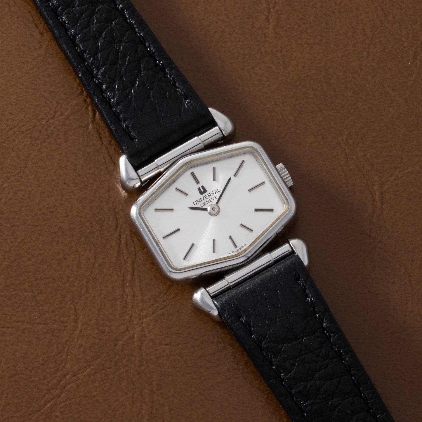 Universal Genève Hinged Lugs Dress Watch