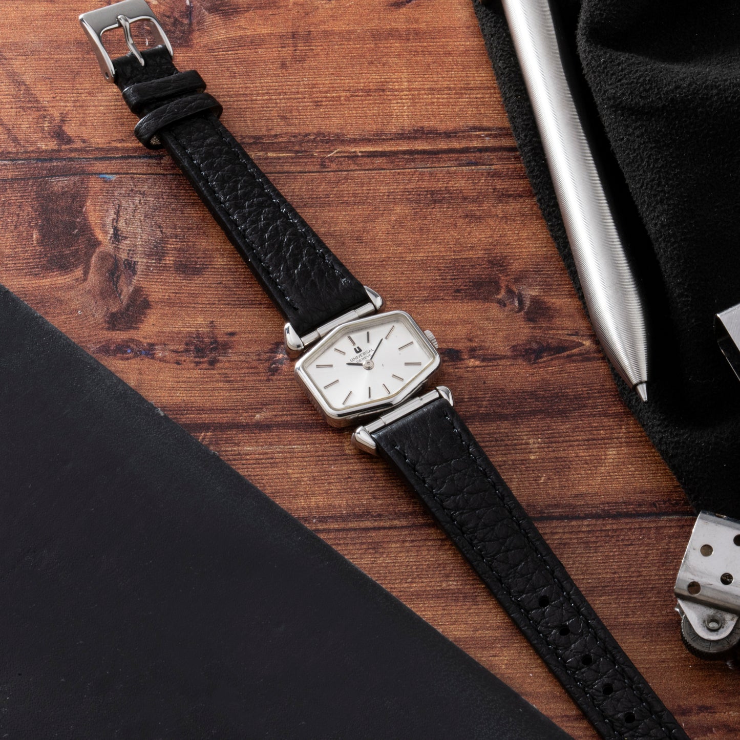 Universal Genève Hinged Lugs Dress Watch