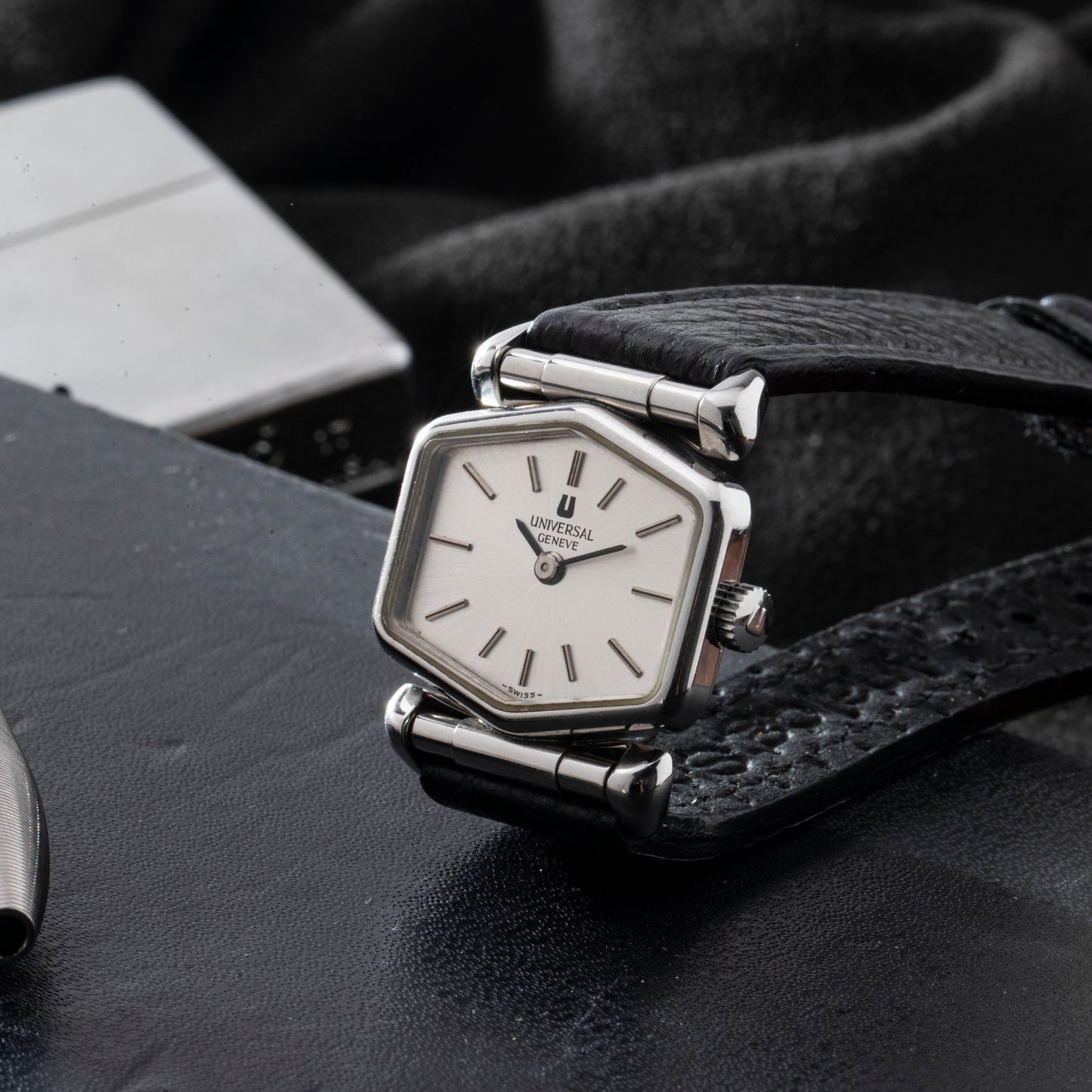 Universal Genève Hinged Lugs Dress Watch