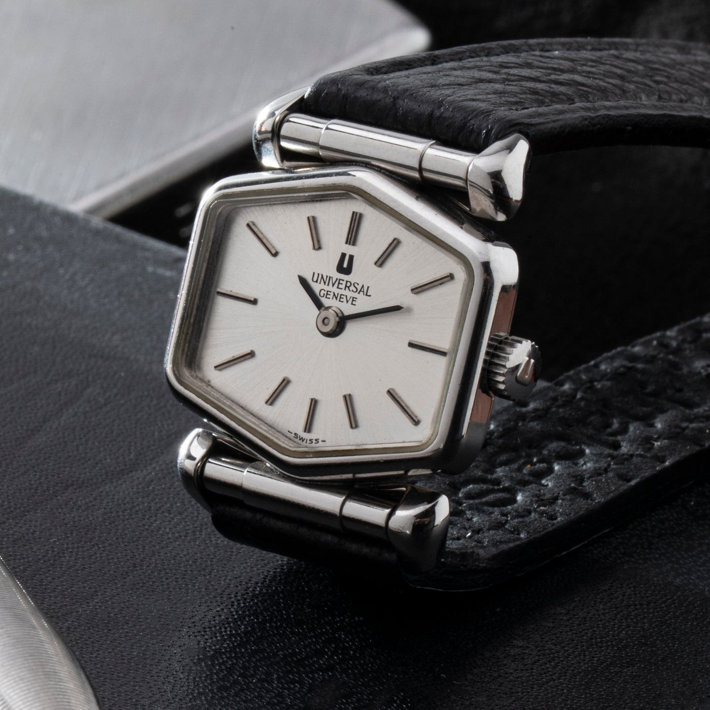 Universal Genève Hinged Lugs Dress Watch