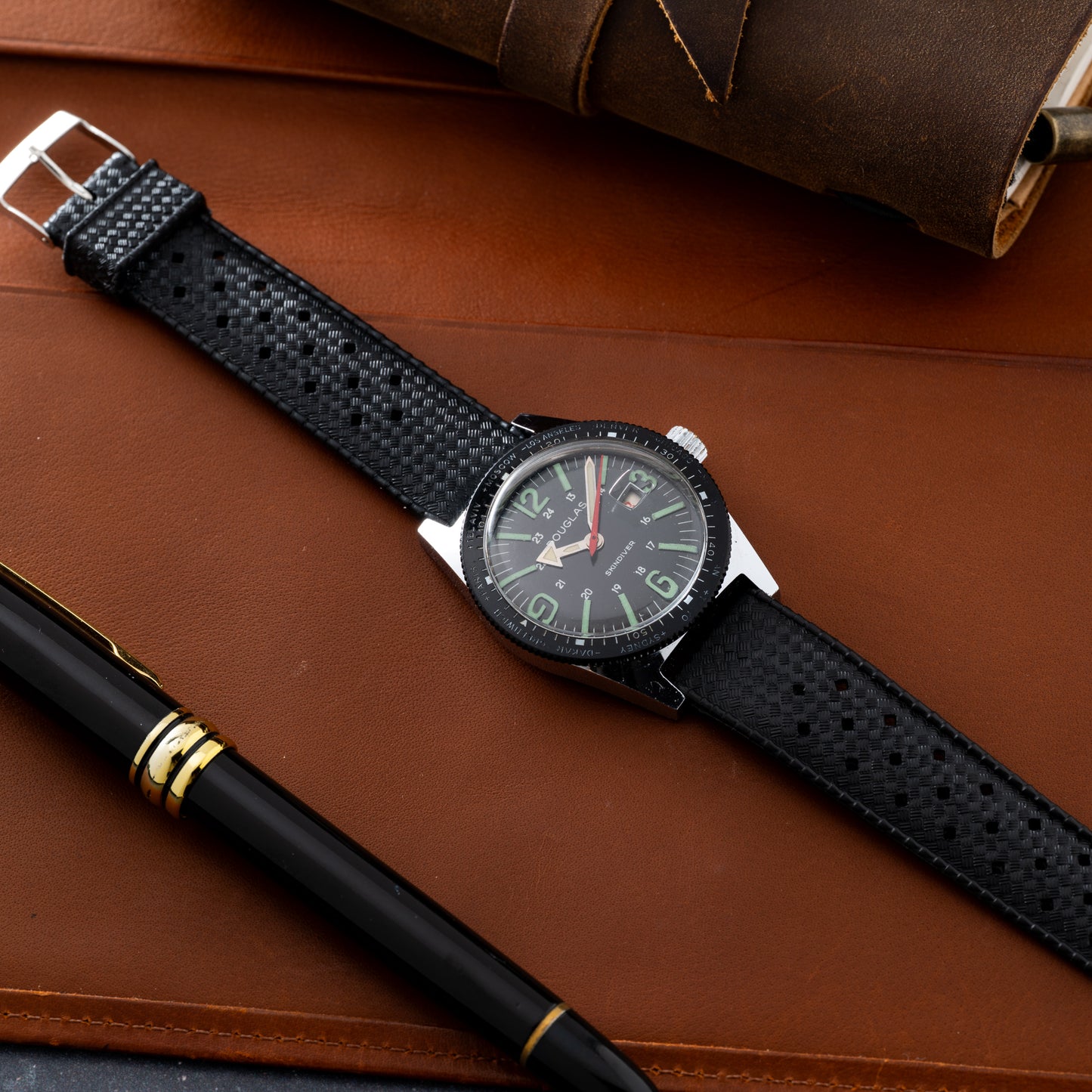 Douglas Skindiver World Time 'Neil Armstrong'