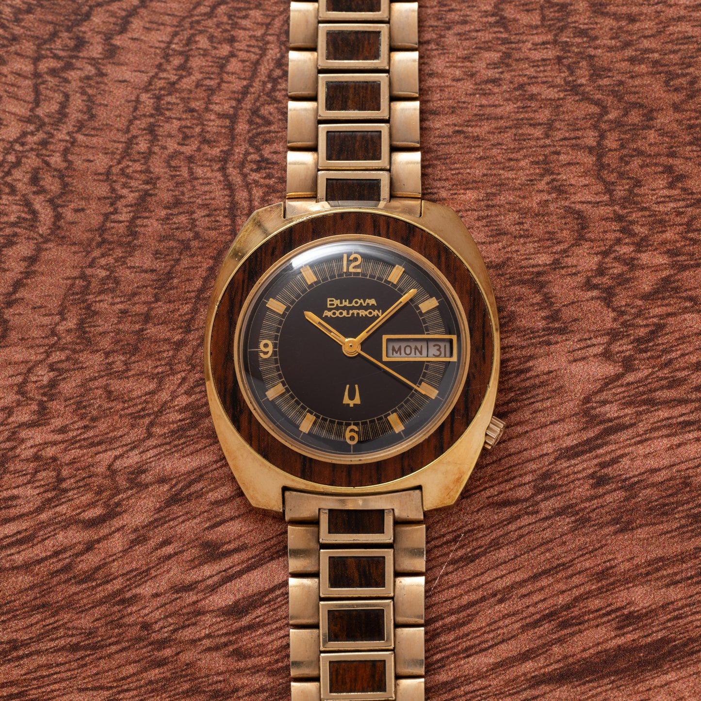 Bulova Accutron Cushion 'Woody'