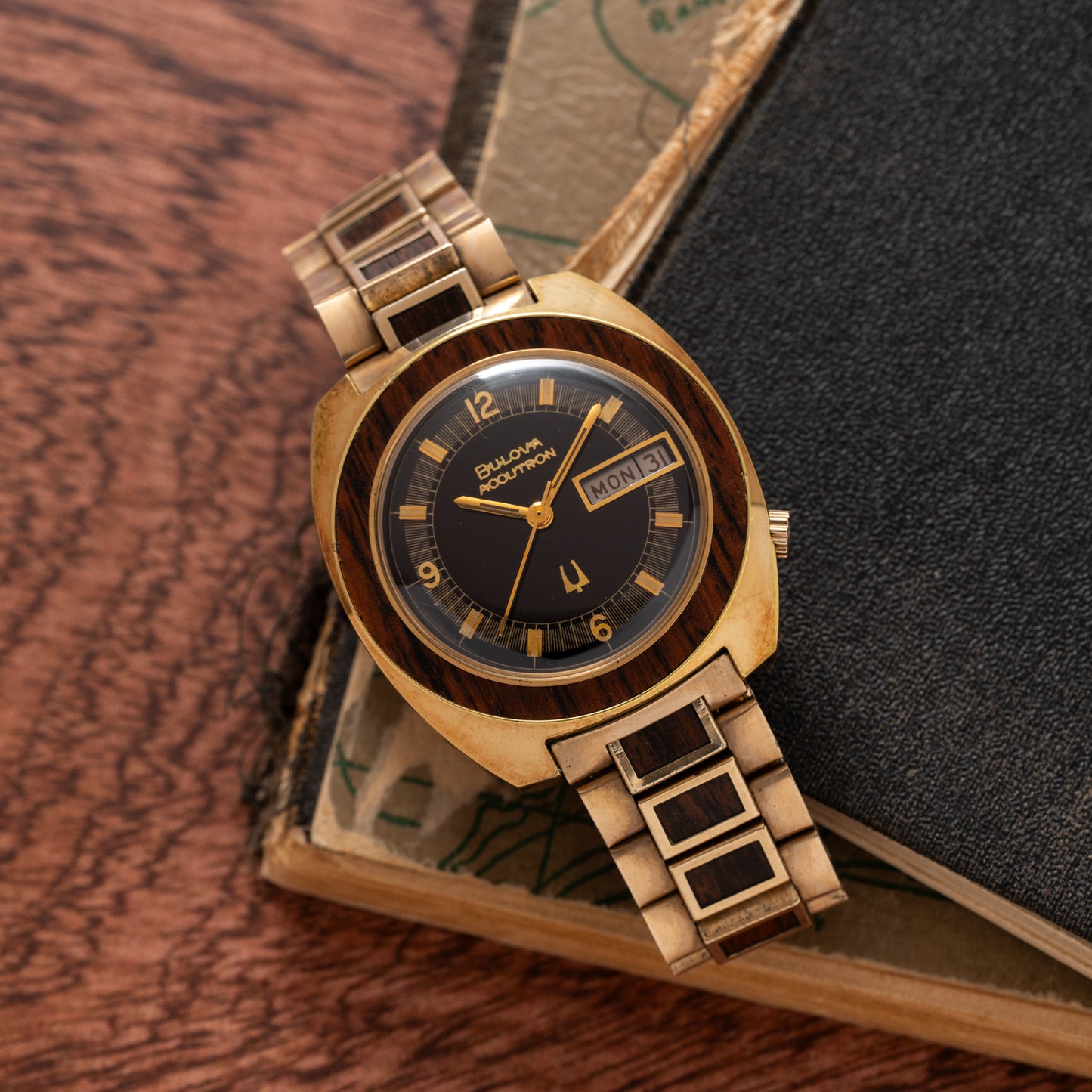 Bulova Accutron Cushion 'Woody'