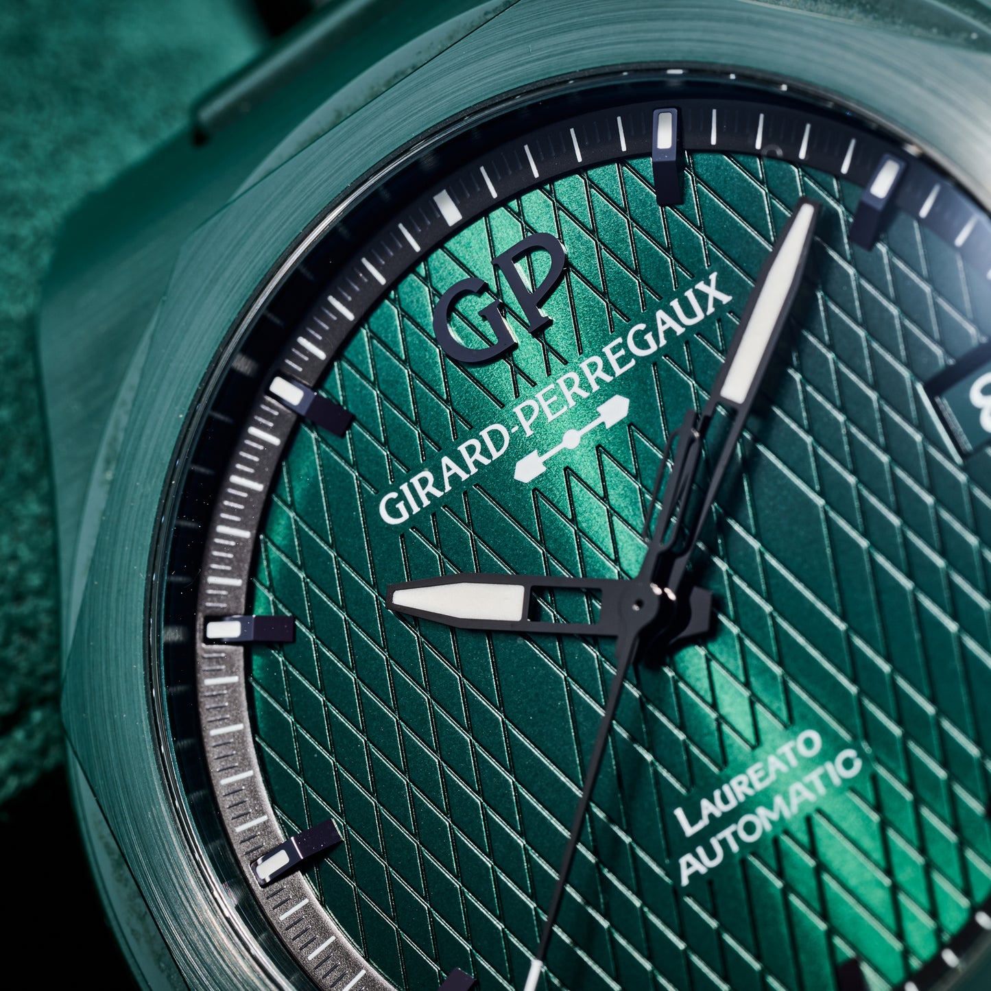 Girard-Perregaux Laureato 42mm 'Aston Martin' Edition