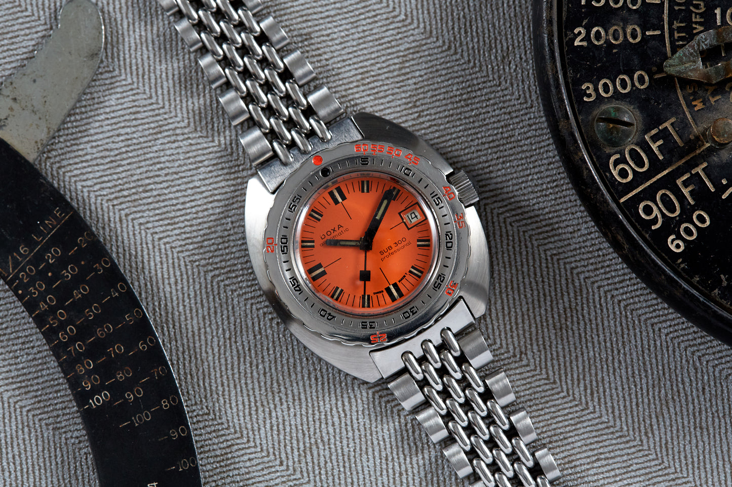 DOXA SUB 300 'No-T' Thin-Case
