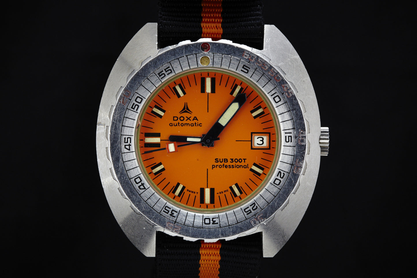 DOXA Sub 300T Professional - Synchron Dial