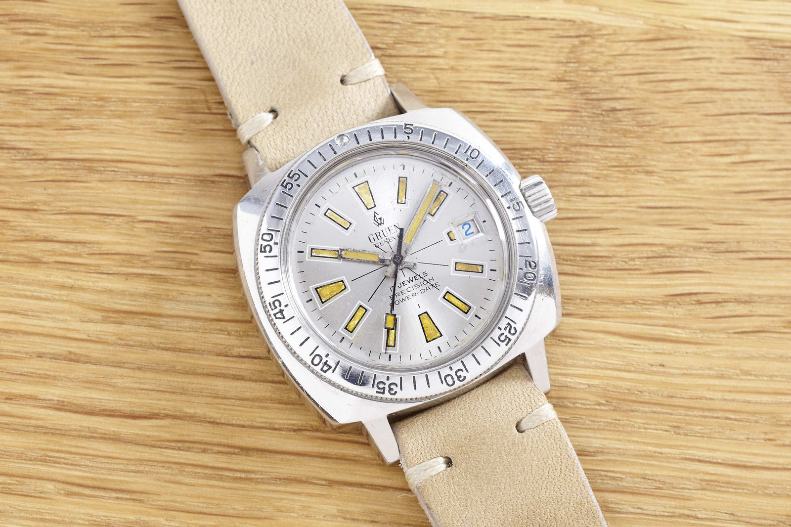 Gruen Cushion Case Diver