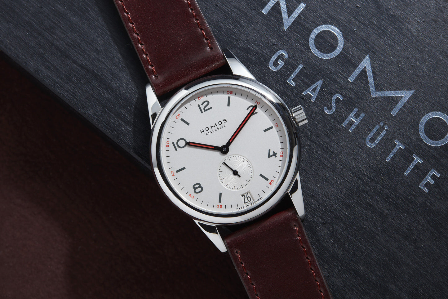Nomos Club Datum