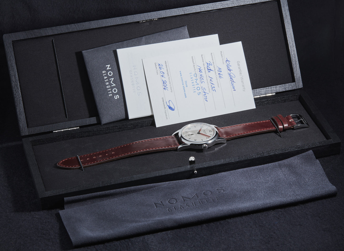 Nomos Club Datum