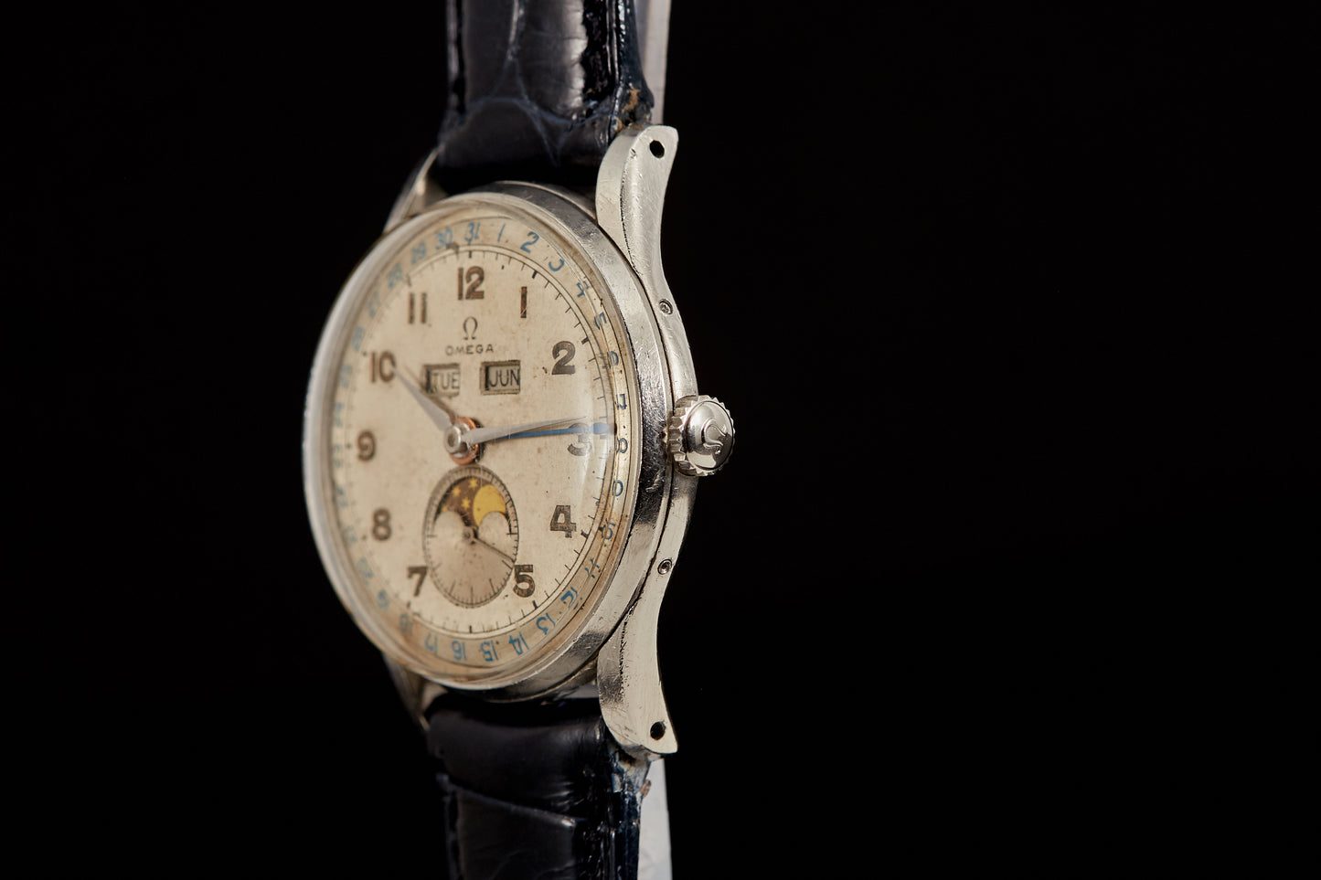 Omega Cosmic Moonphase