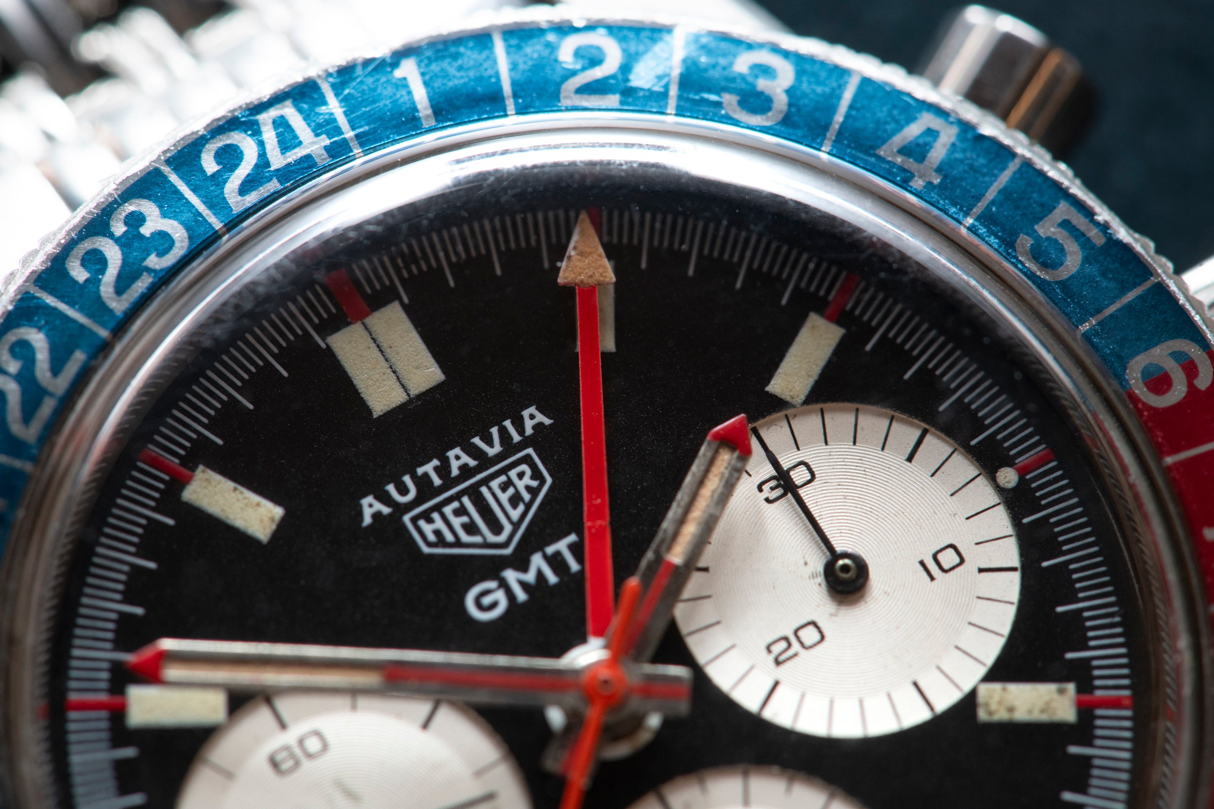 It's Complicated: The Chronograph-GMT – Analog:Shift
