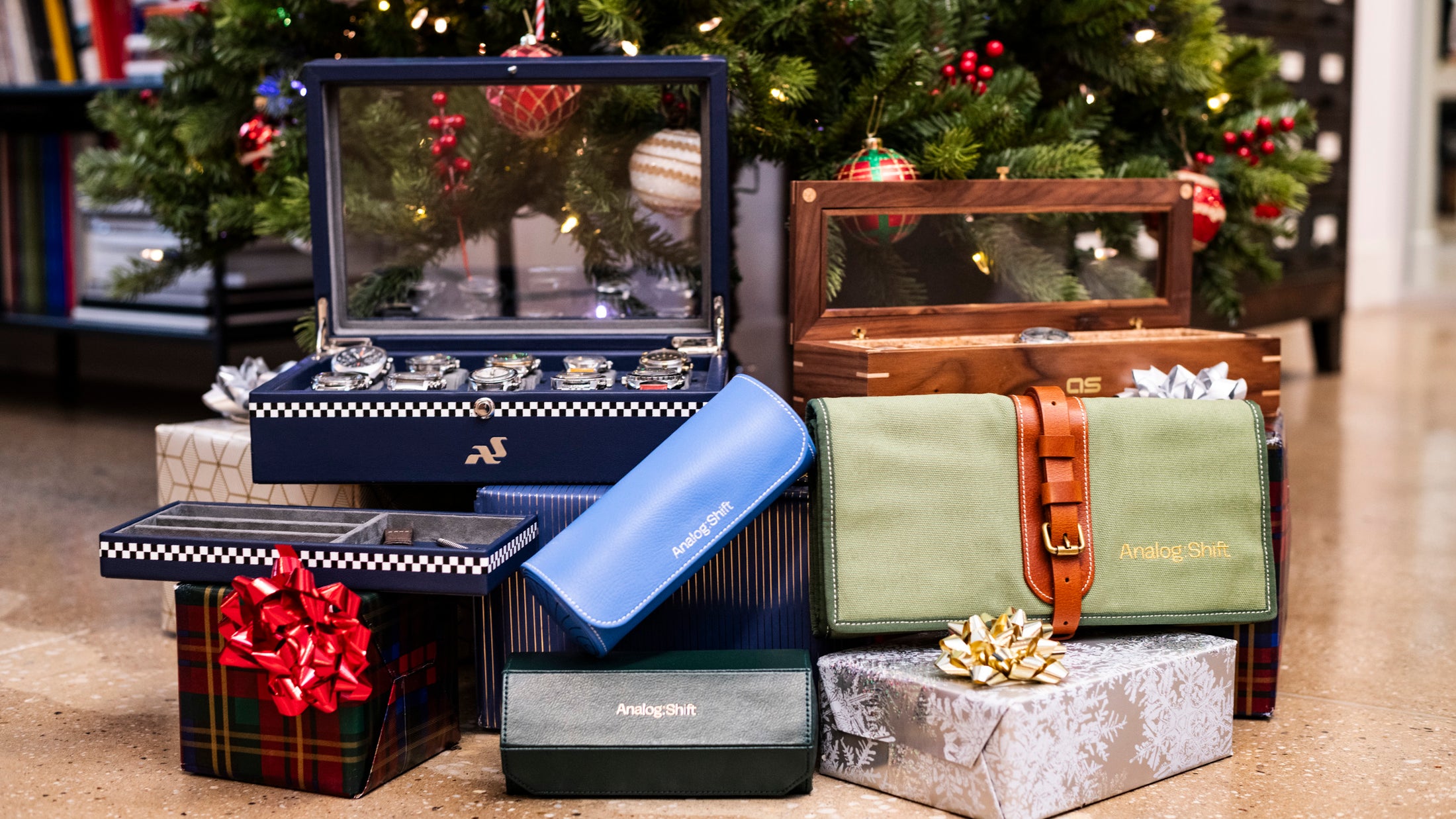 A:S Holiday Gift Guide 2023: Straps, Storage, and Travel