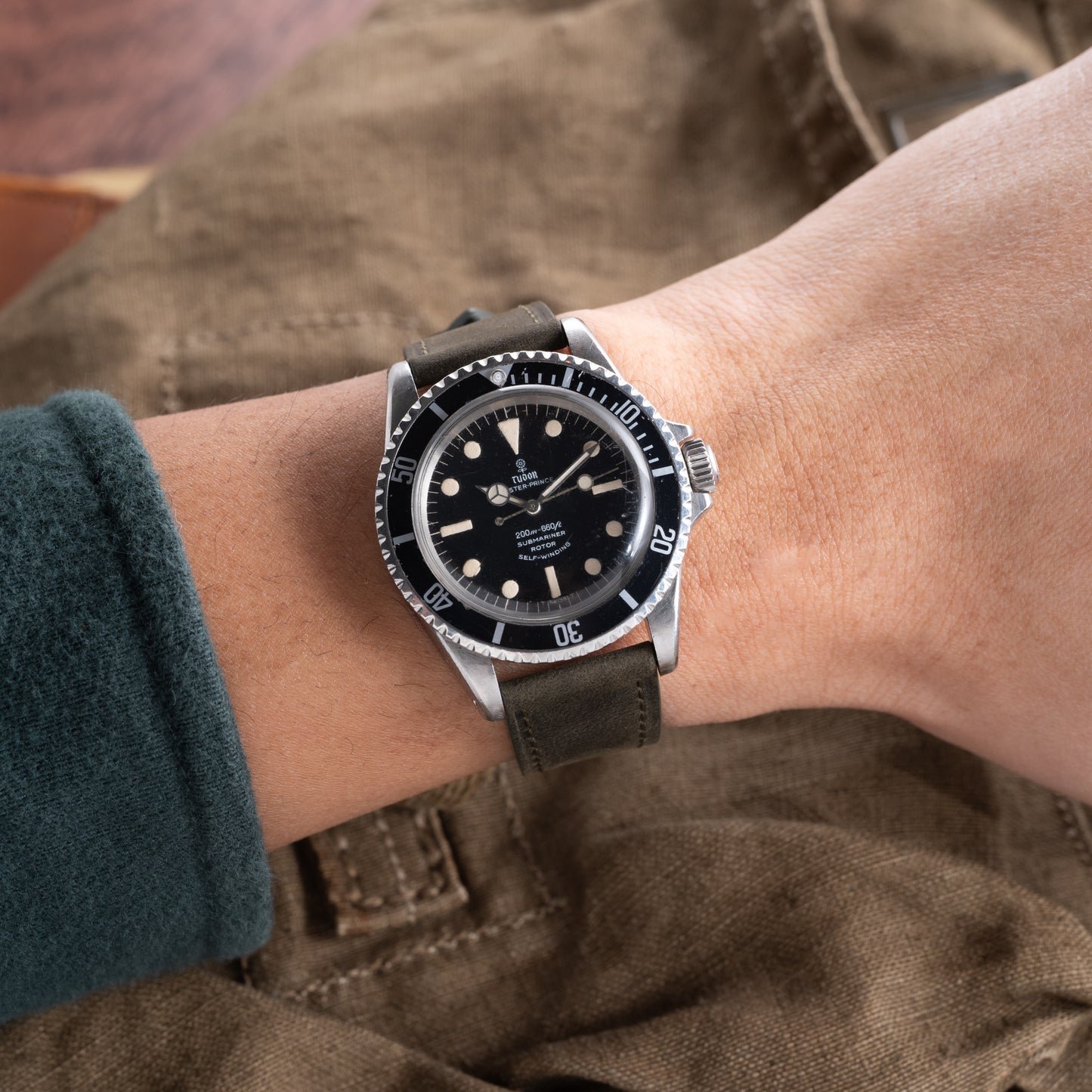 Shelby Grey Distressed Strap