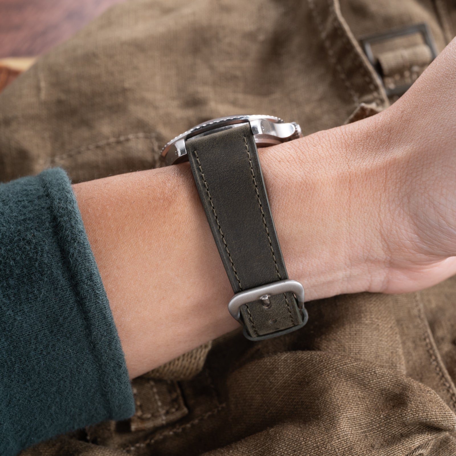 Shelby Grey Distressed Strap