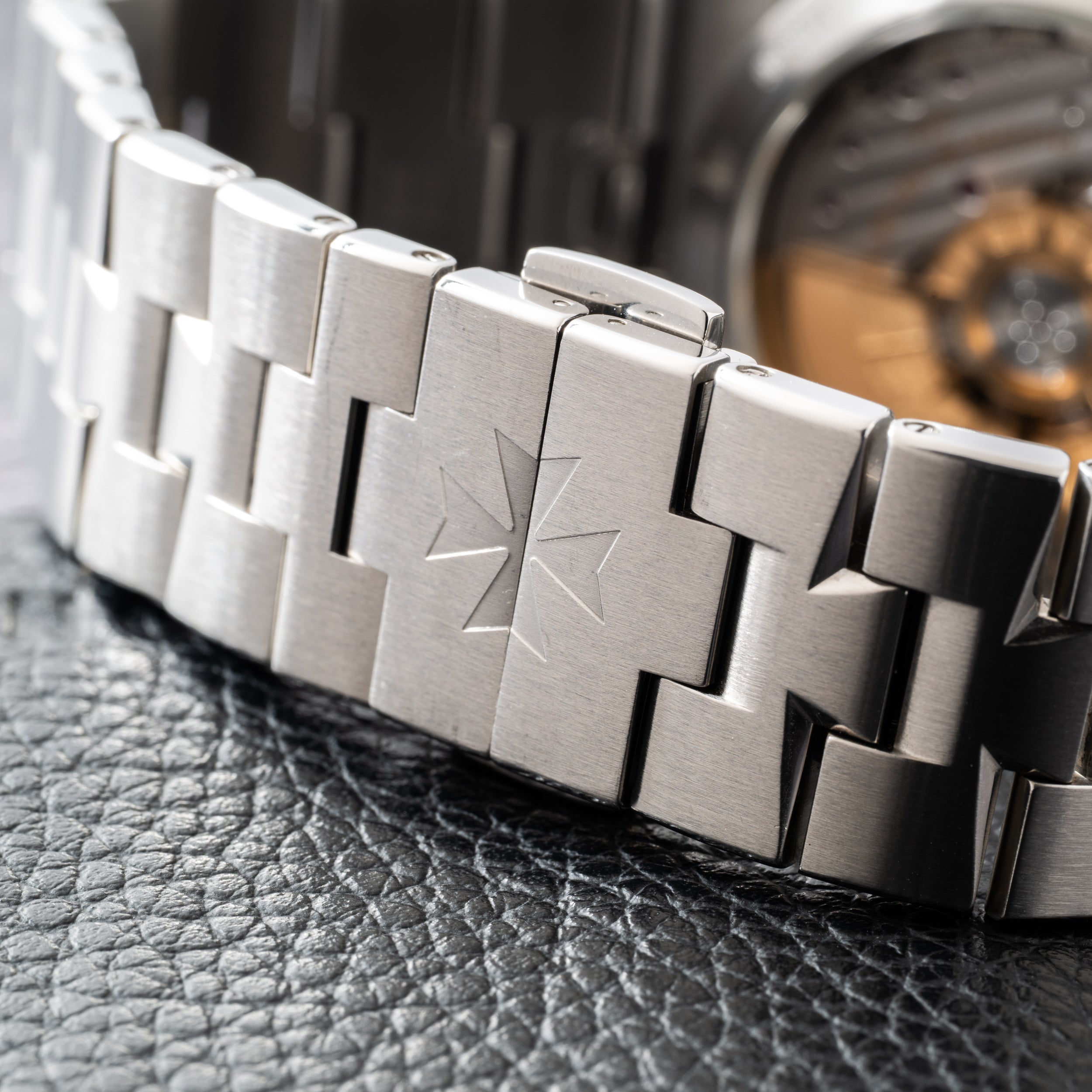 Vacheron Constantin Overseas – Analog:Shift