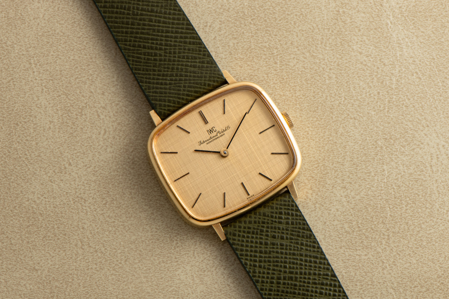 IWC Yellow Gold Dress Watch Analog:Shift IWC Yellow Gold Dress Watch Analog:Shift