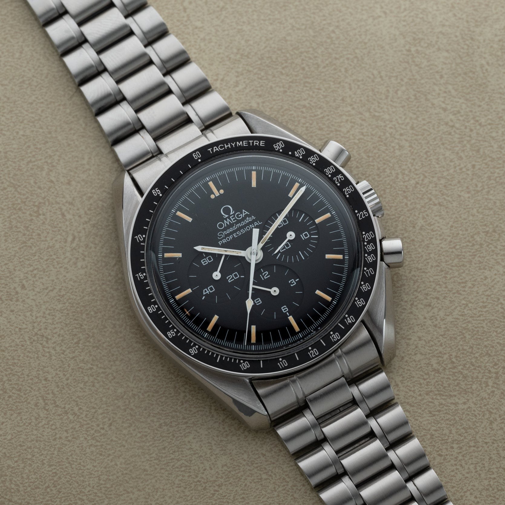 Omega Speedmaster Professional – Analog:Shift