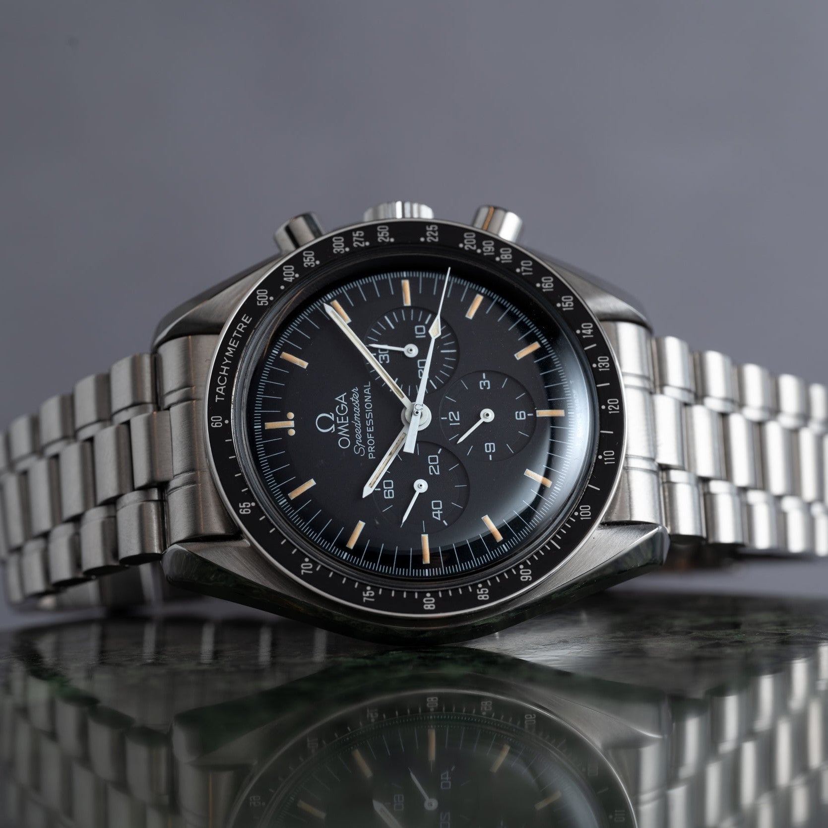 Omega Speedmaster Professional – Analog:Shift