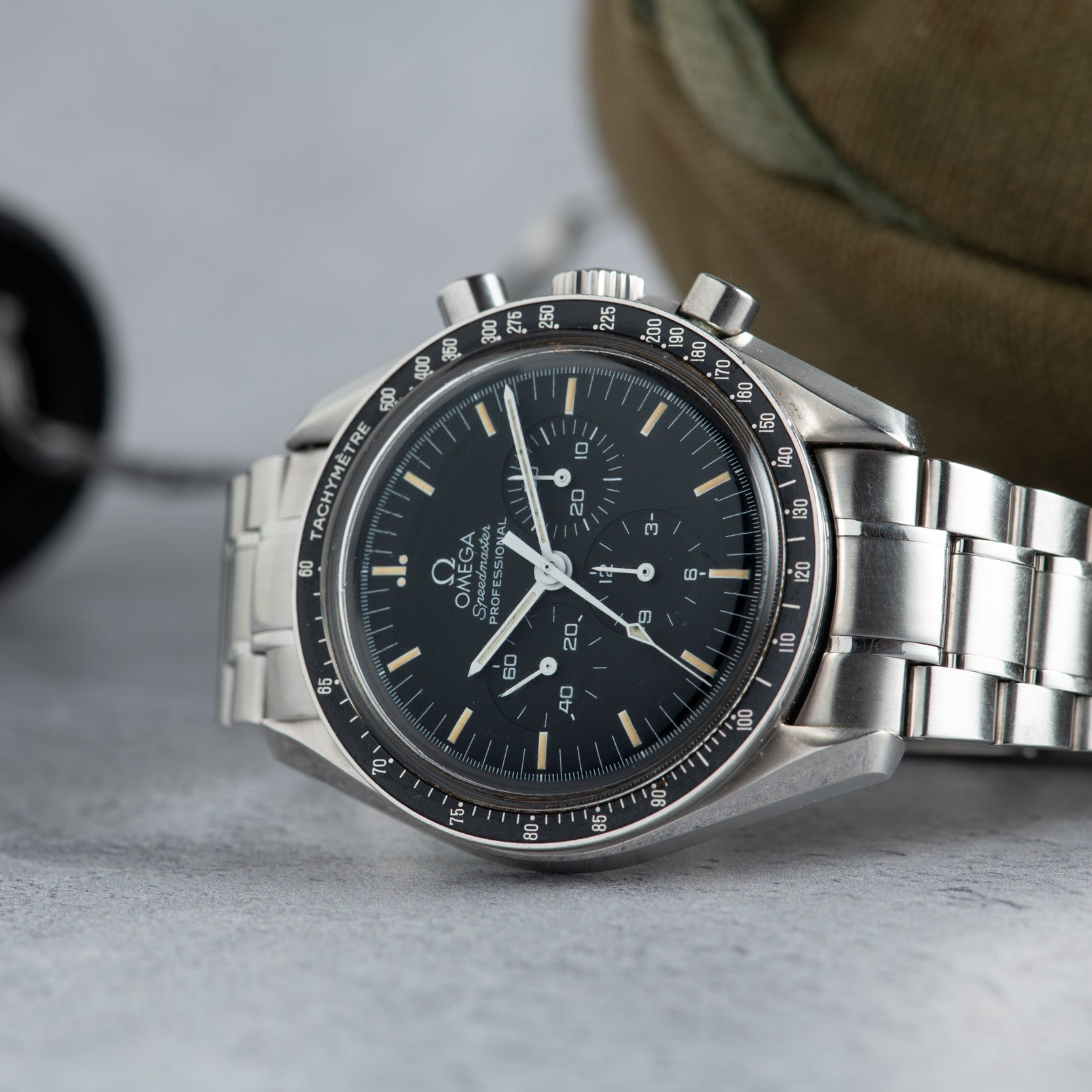 Omega Speedmaster Professional – Analog:Shift