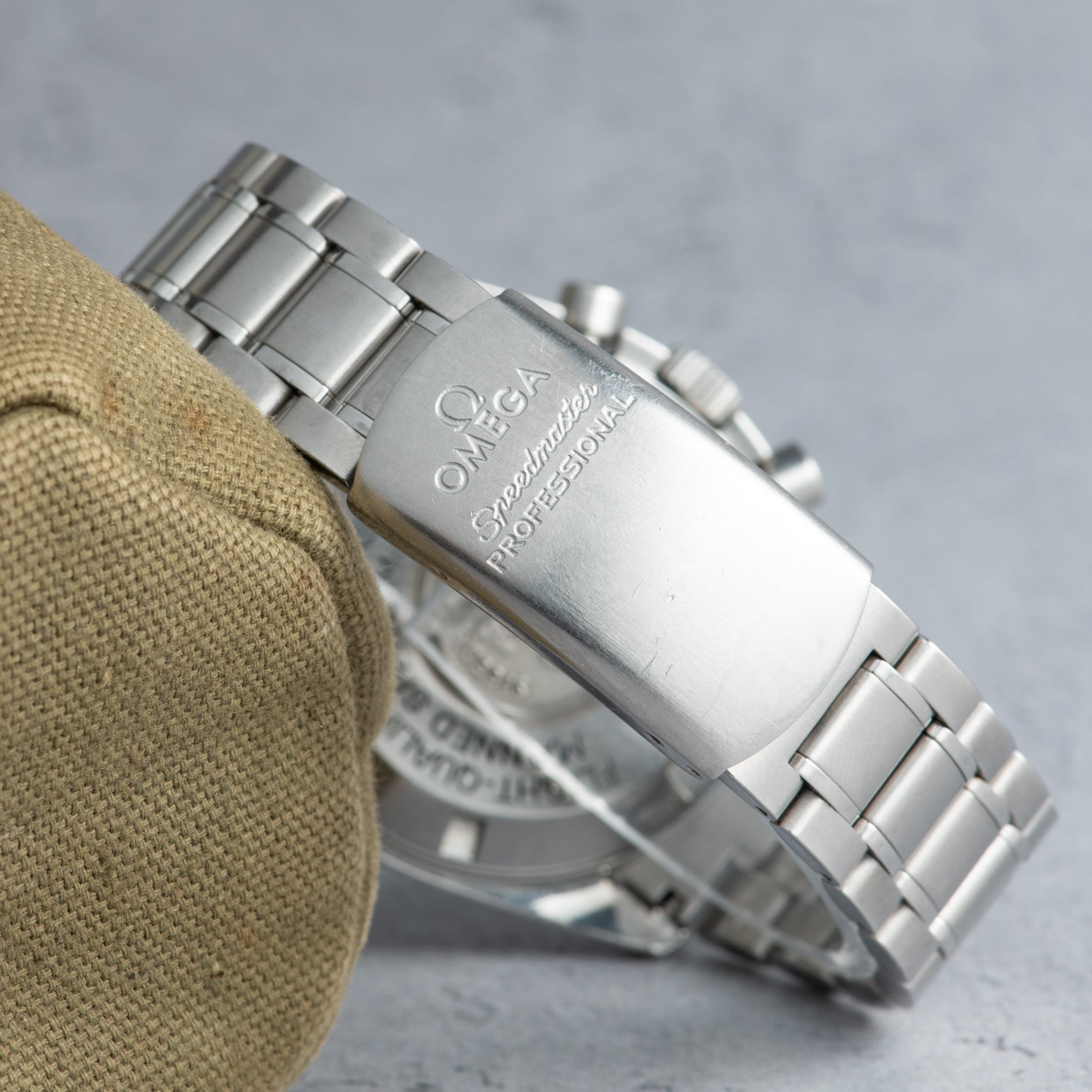 Omega Speedmaster Professional – Analog:Shift