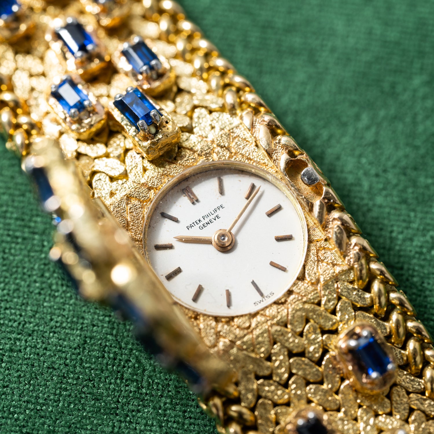 Patek Philippe Yellow Gold Integrated Dress Watch – Analog:Shift