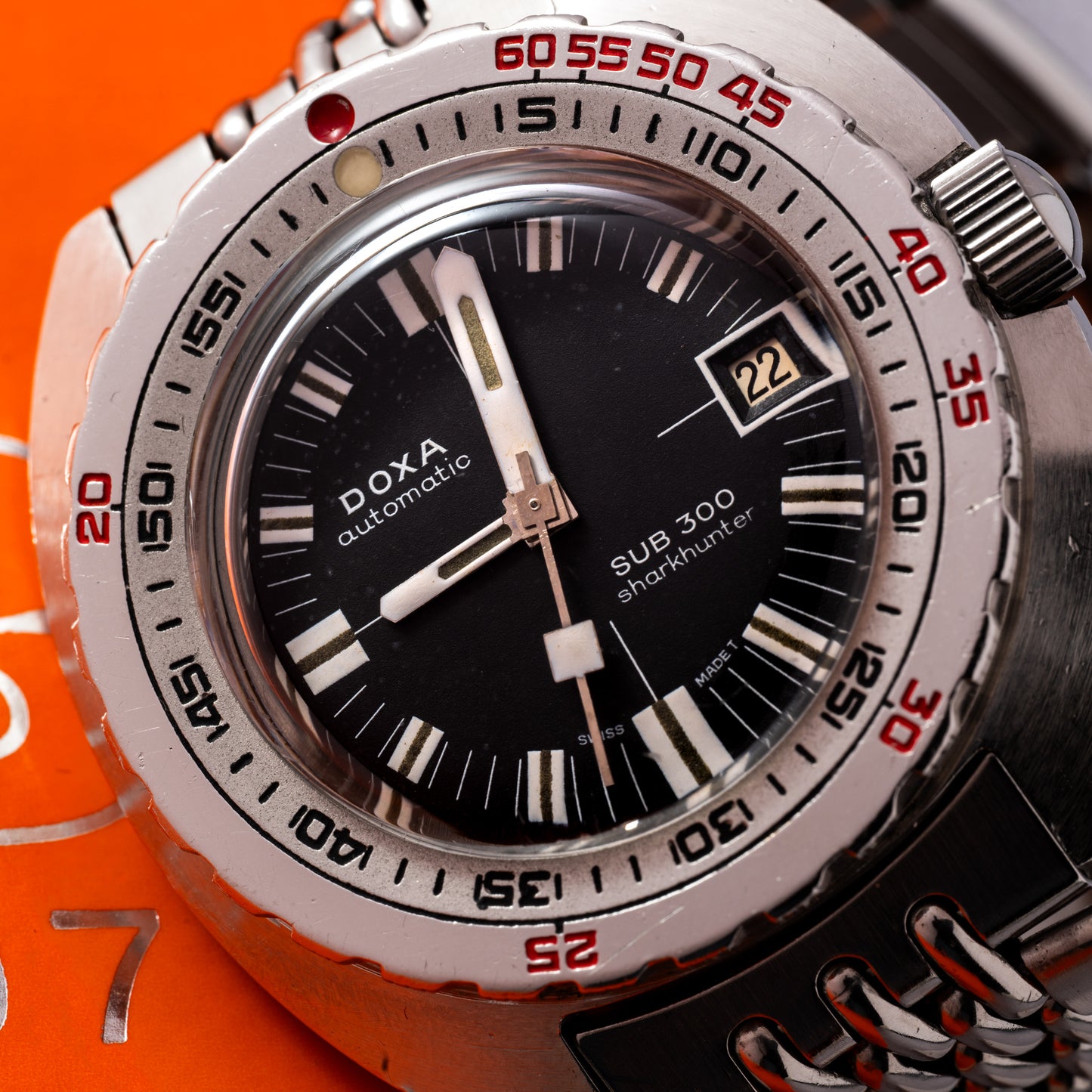 DOXA SUB 300 'No-T' Sharkhunter