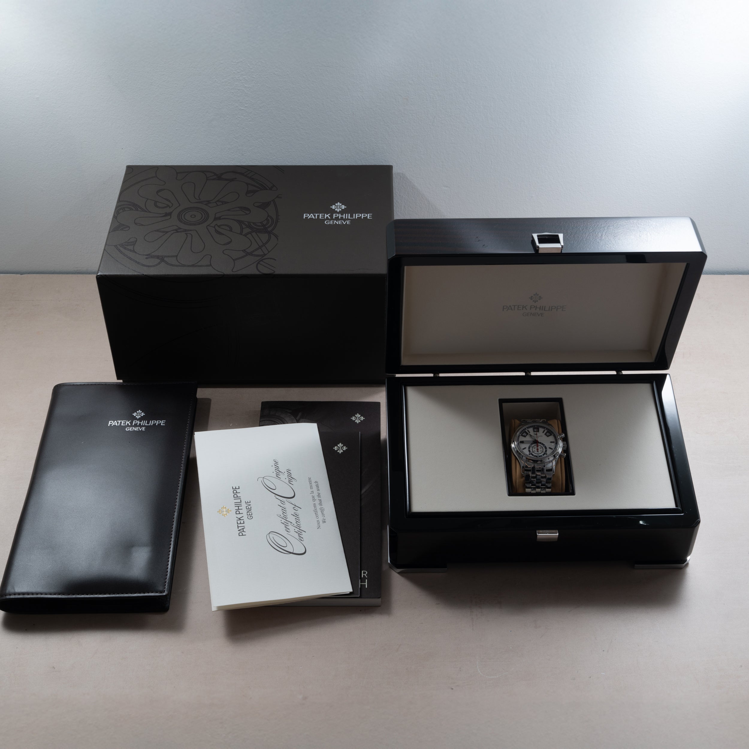 Patek Philippe Annual Calendar Flyback Chronograph – Analog:Shift