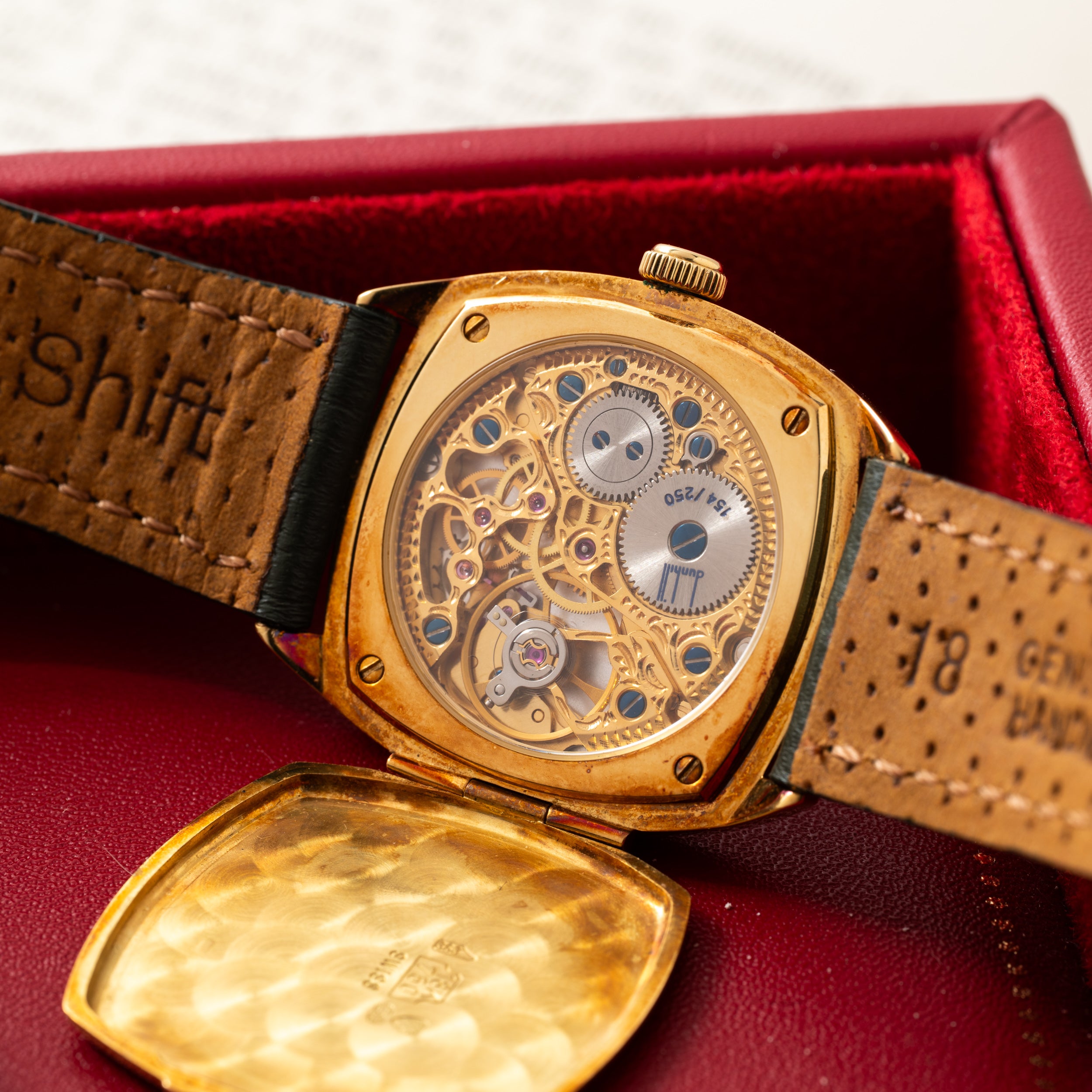 Dunhill Centenary 'Hunter Caseback' LE – Analog:Shift