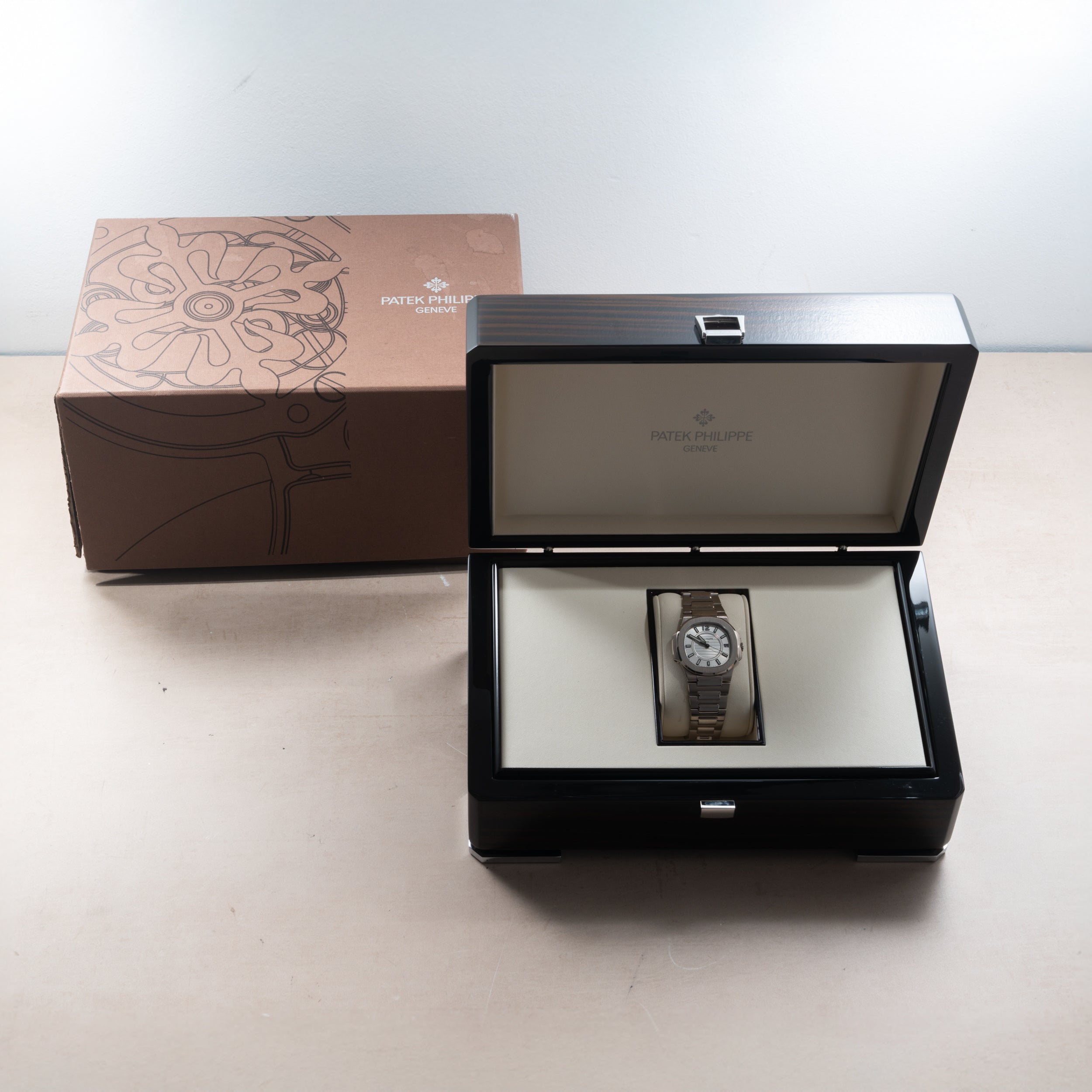 Patek Nautilus ウォッチボックス 時計箱一式 レザーフォルダ書類付 Patek Philippe Nautilus Ladies – Analog:Shift