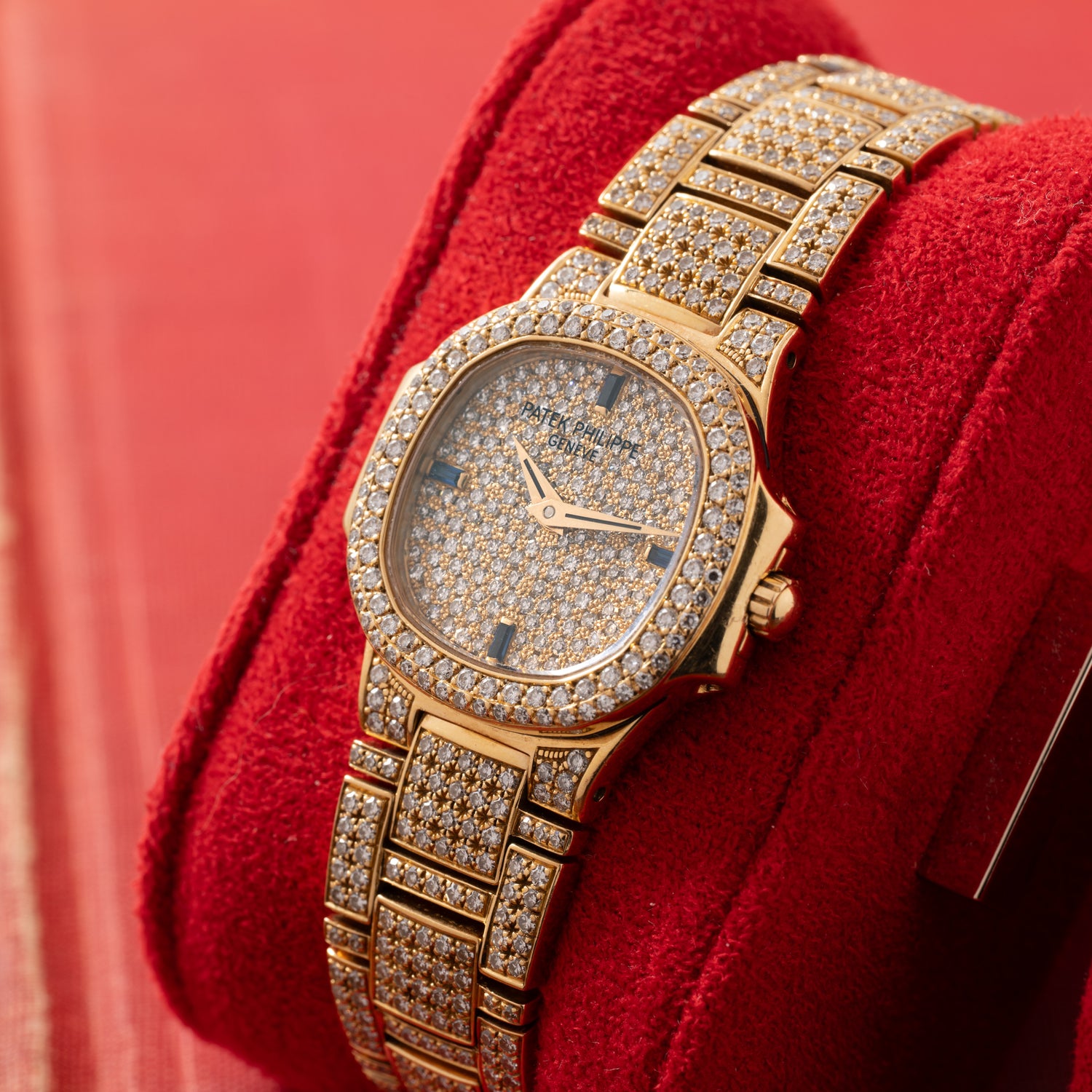 Patek Philippe Nautilus Ladies Diamonds and Sapphires – Analog:Shift