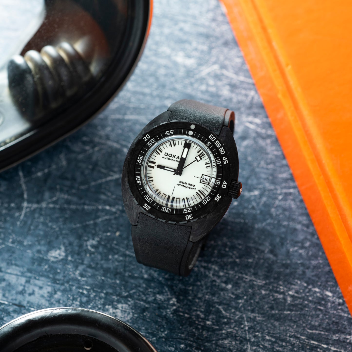 DOXA Sub 300 Carbon 'Whitepearl'