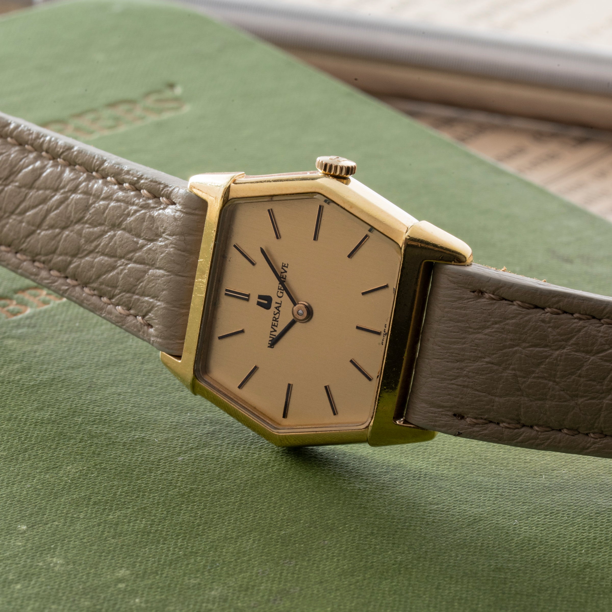 ◆UNIVERSAL GENEVE エクセレンス スクエア 腕時計 09252 Universal Genève Hexagon Dress Watch – Analog:Shift