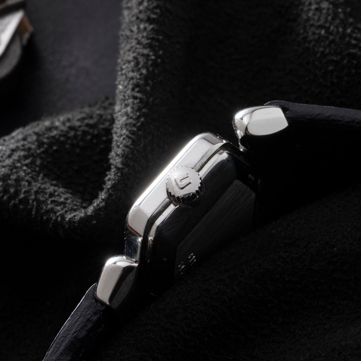 Universal Genève Hinged Lugs Dress Watch
