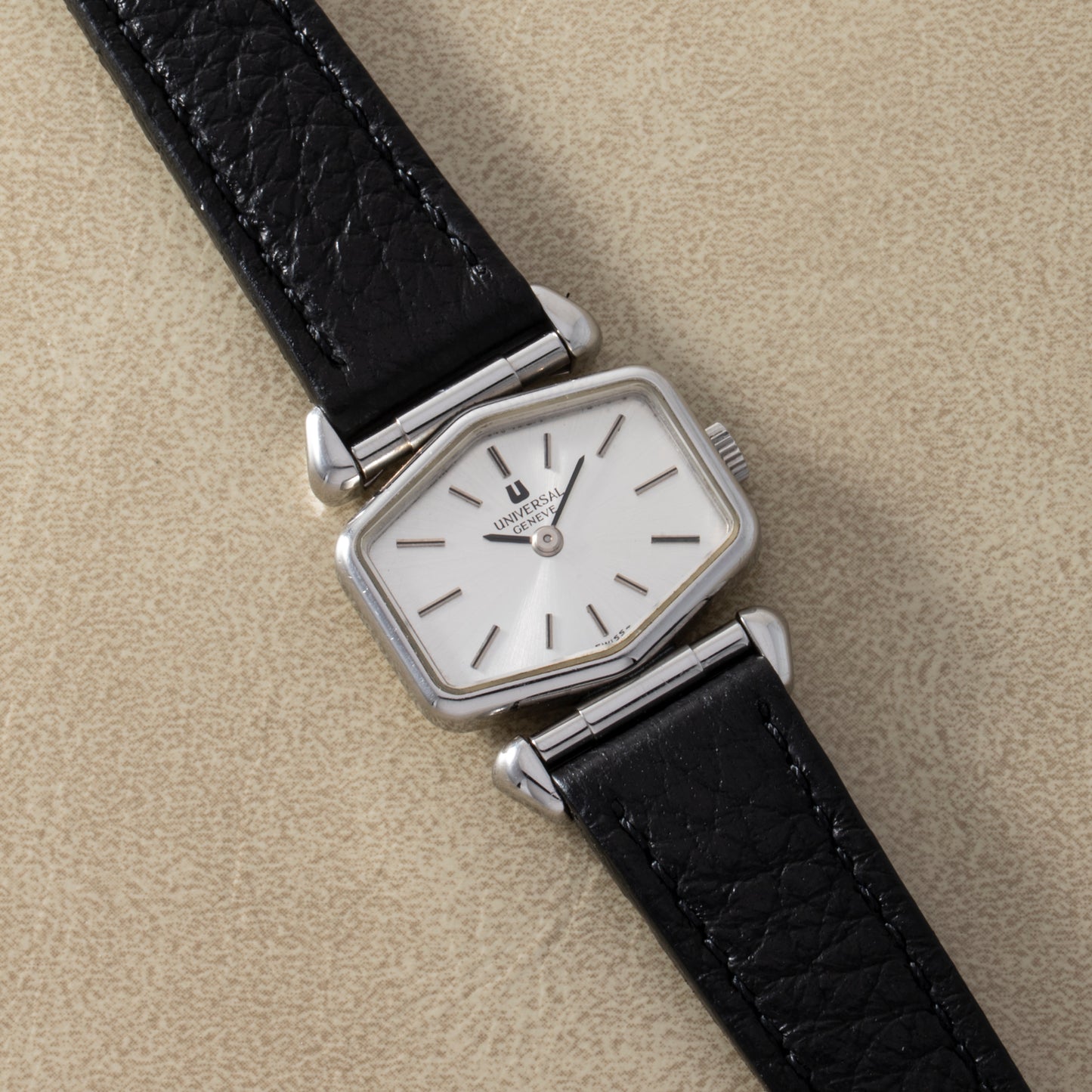 Universal Genève Hinged Lugs Dress Watch