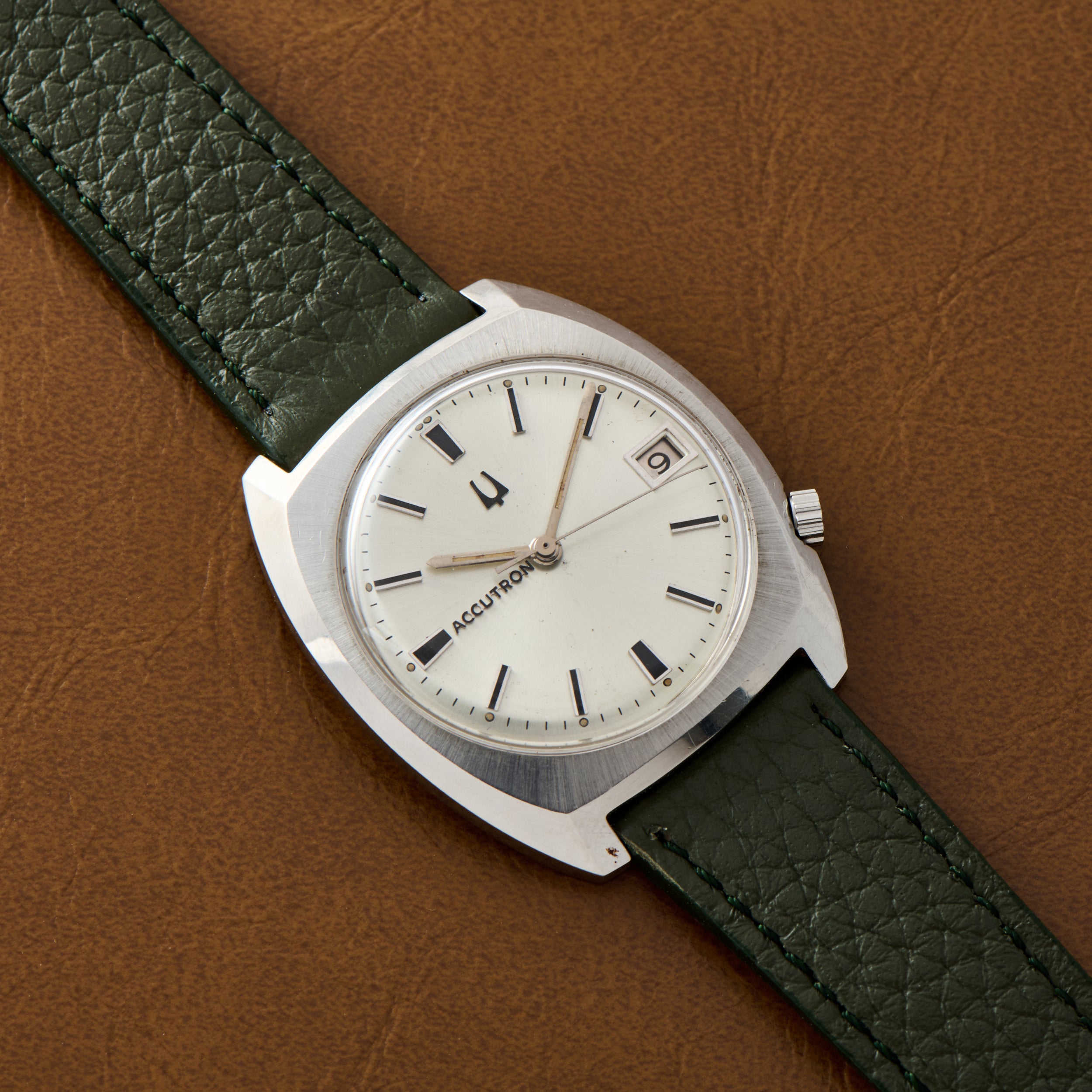 Bulova Accutron Cushion Case Watch – Analog:Shift