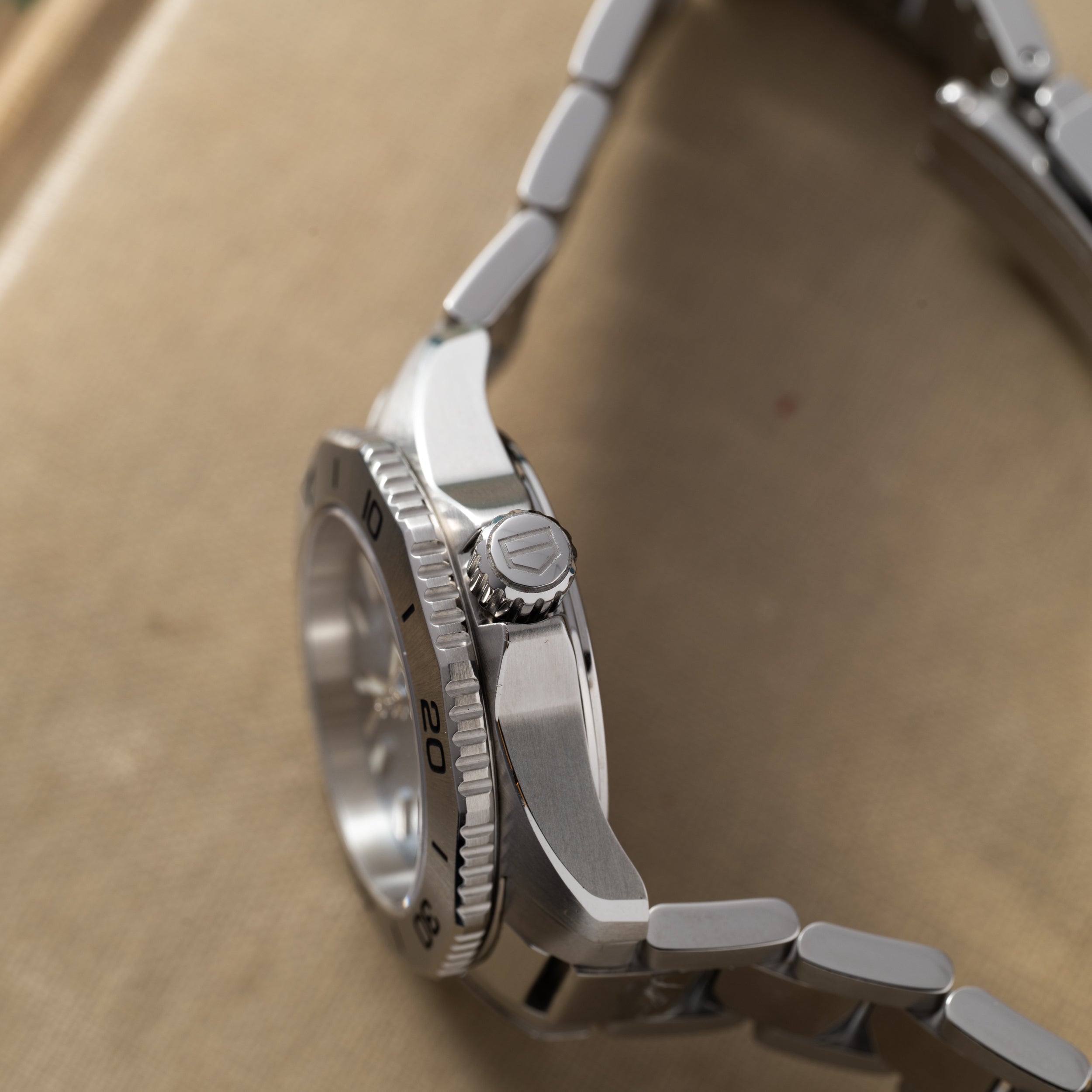 TAG Heuer Aquaracer 200M – Analog:Shift