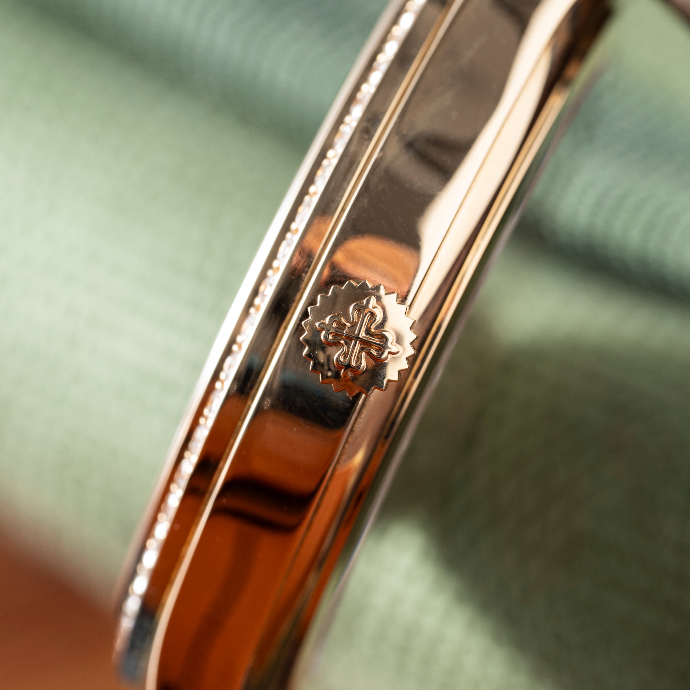 Patek Philippe World Time Ladies 'New York Edition' – Analog:Shift