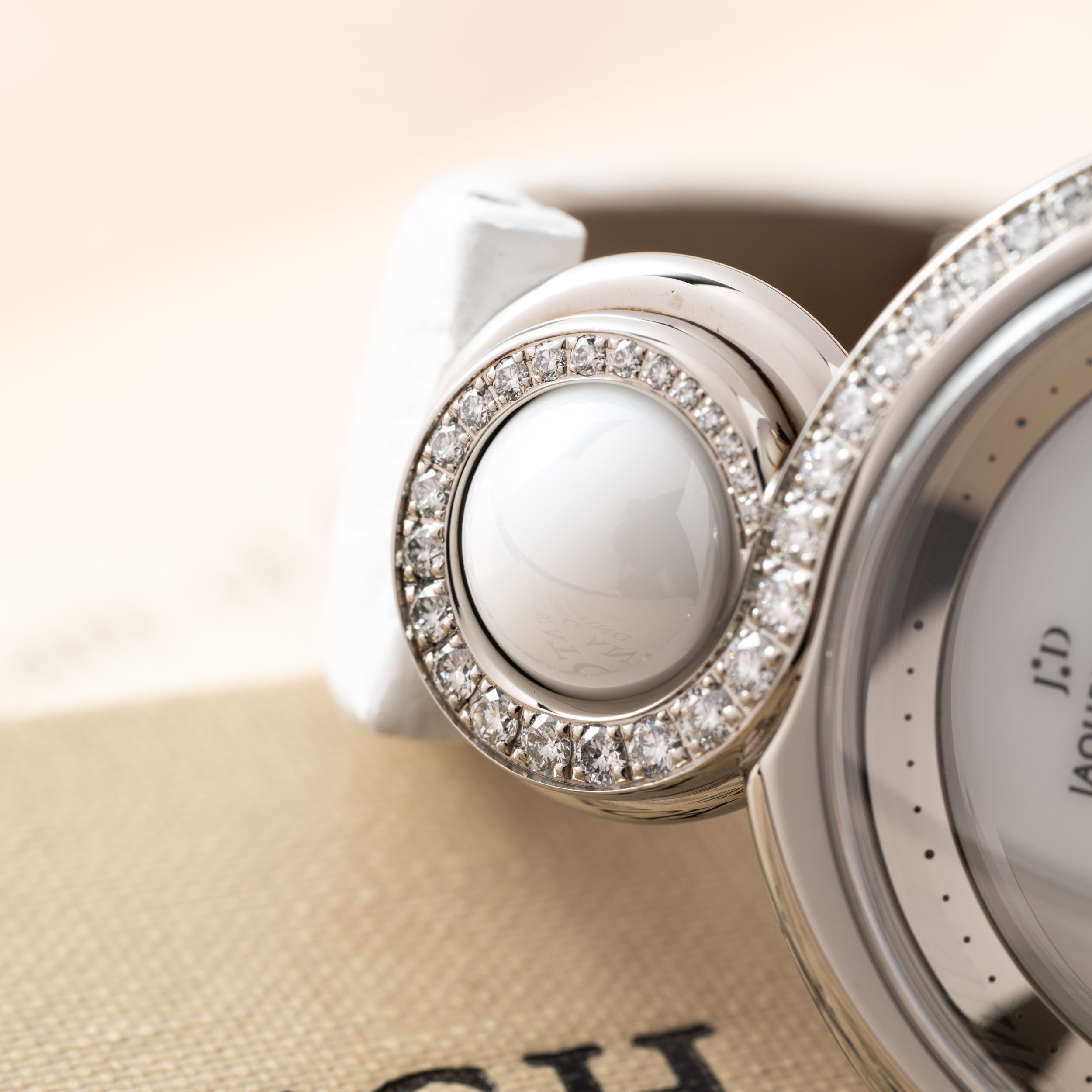 Jaquet Droz Lady 8 Diamonds – Analog:Shift