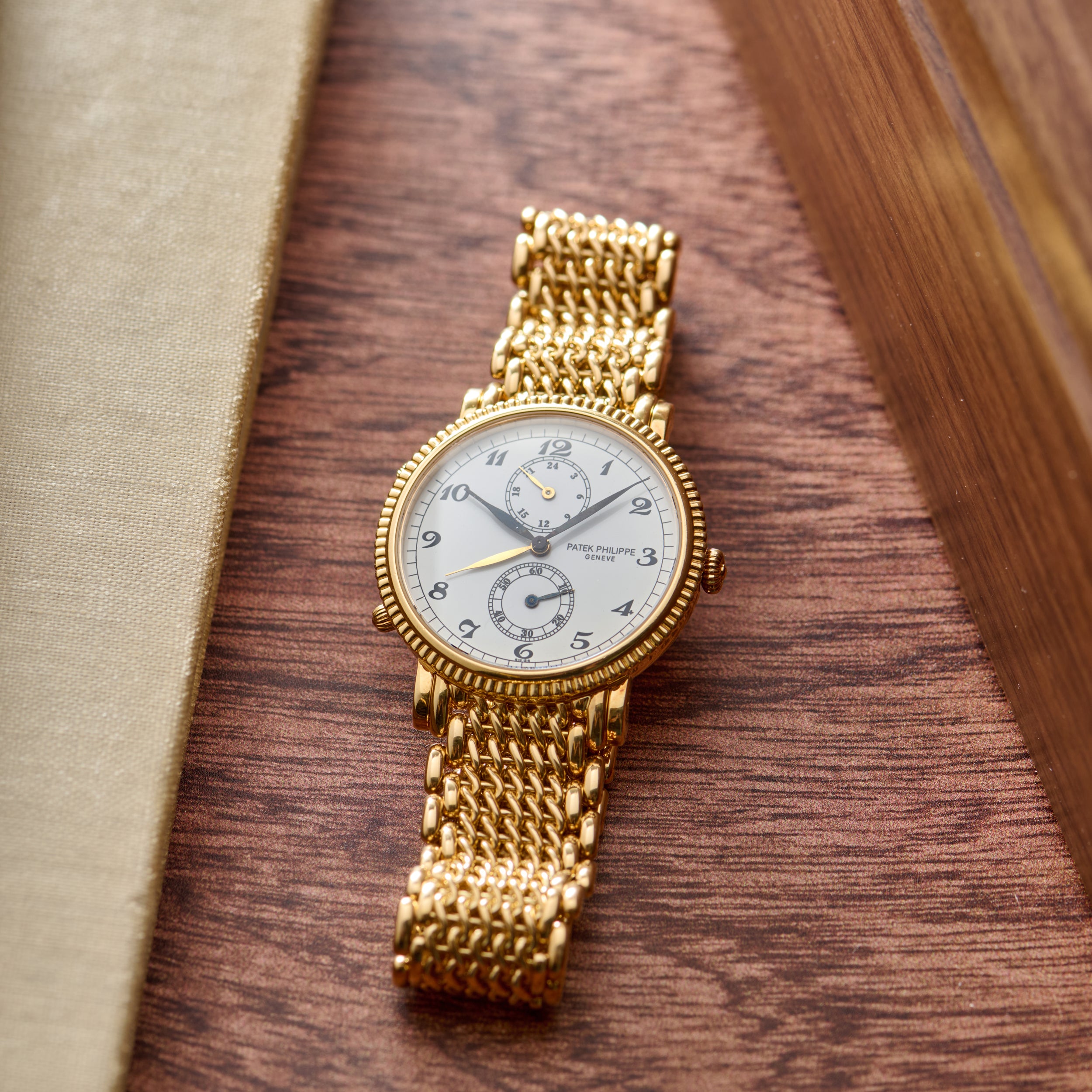 Patek Philippe Calatrava Travel Time – Analog:Shift