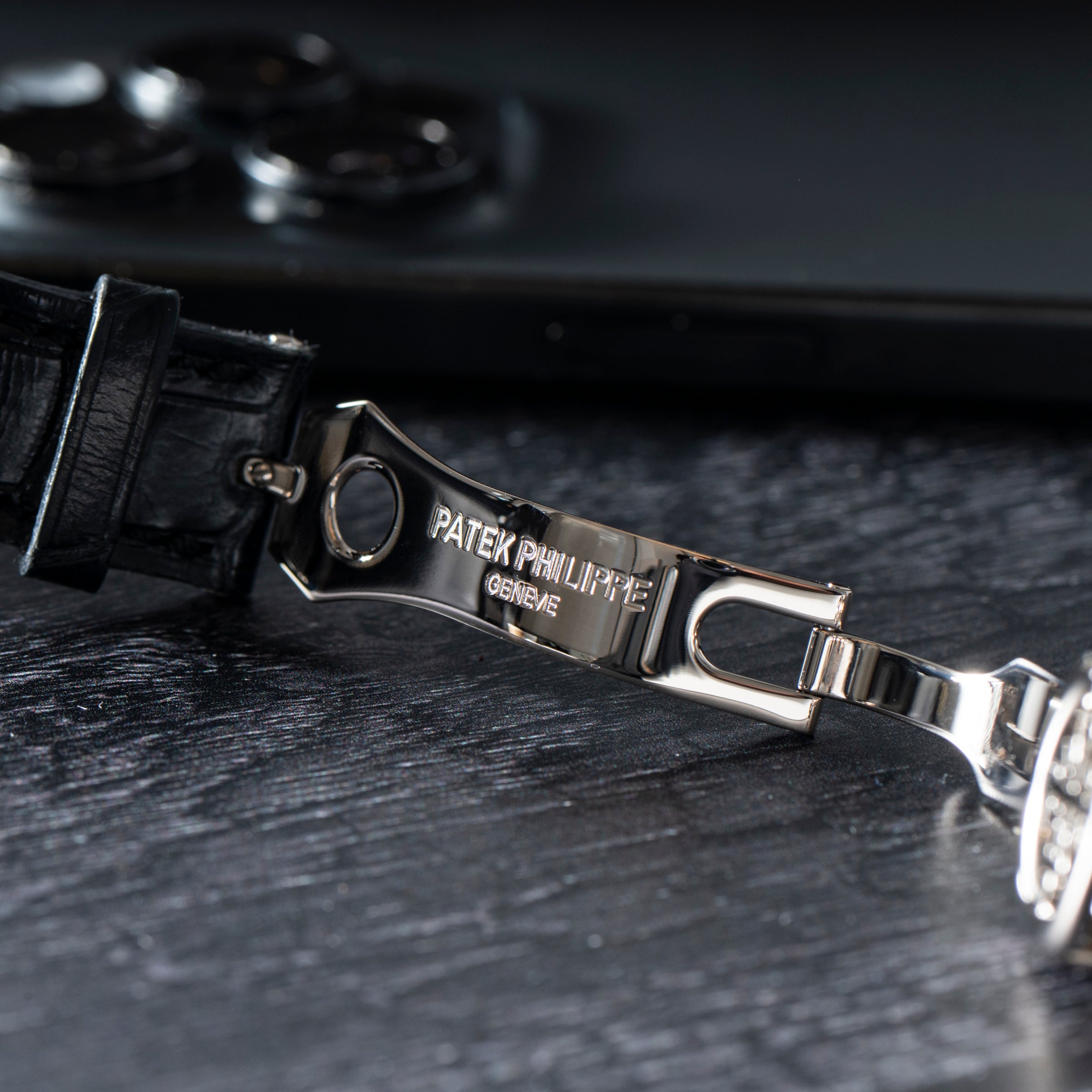 Patek Philippe Annual Calendar Moonphase – Analog:Shift