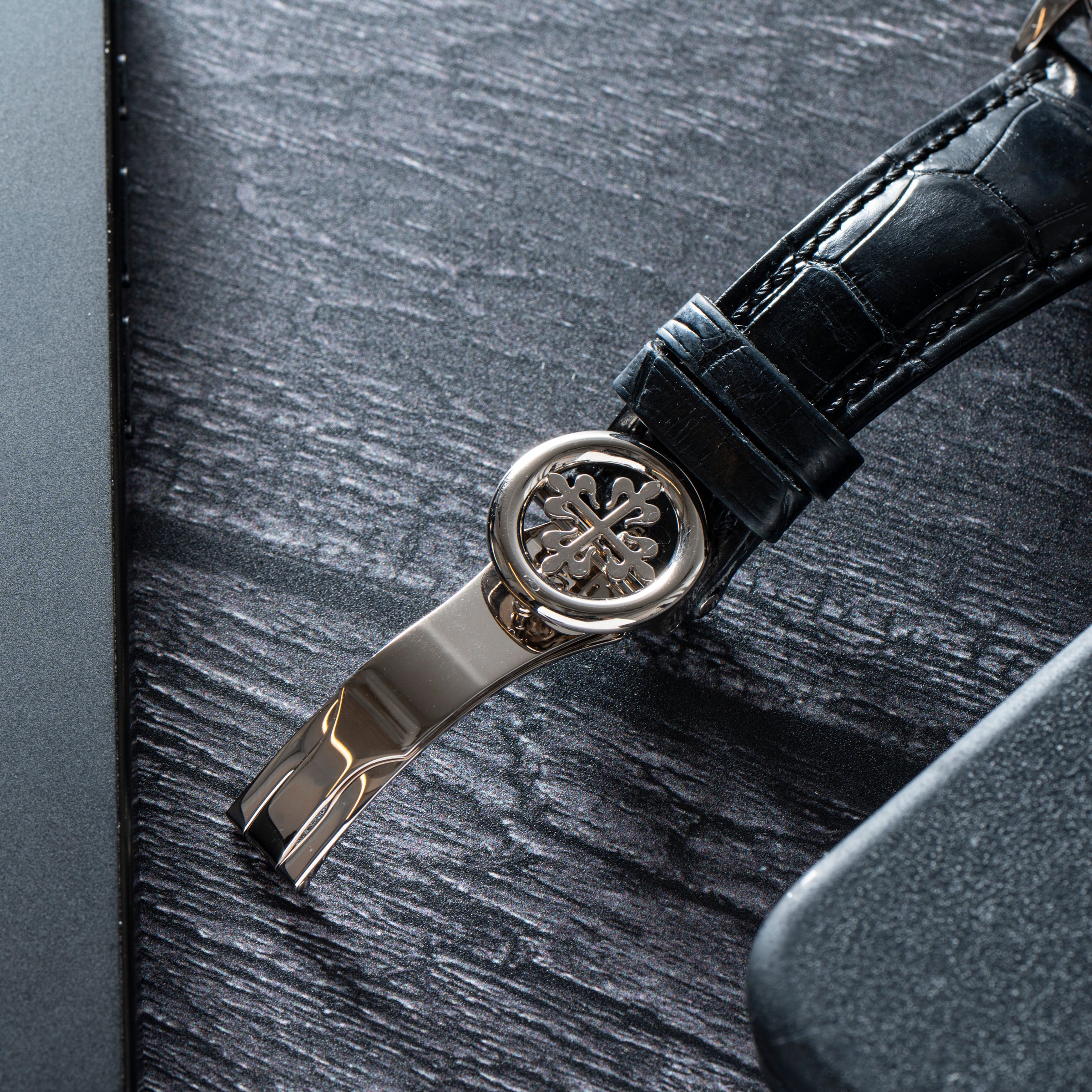 Patek Philippe Annual Calendar Moonphase – Analog:Shift