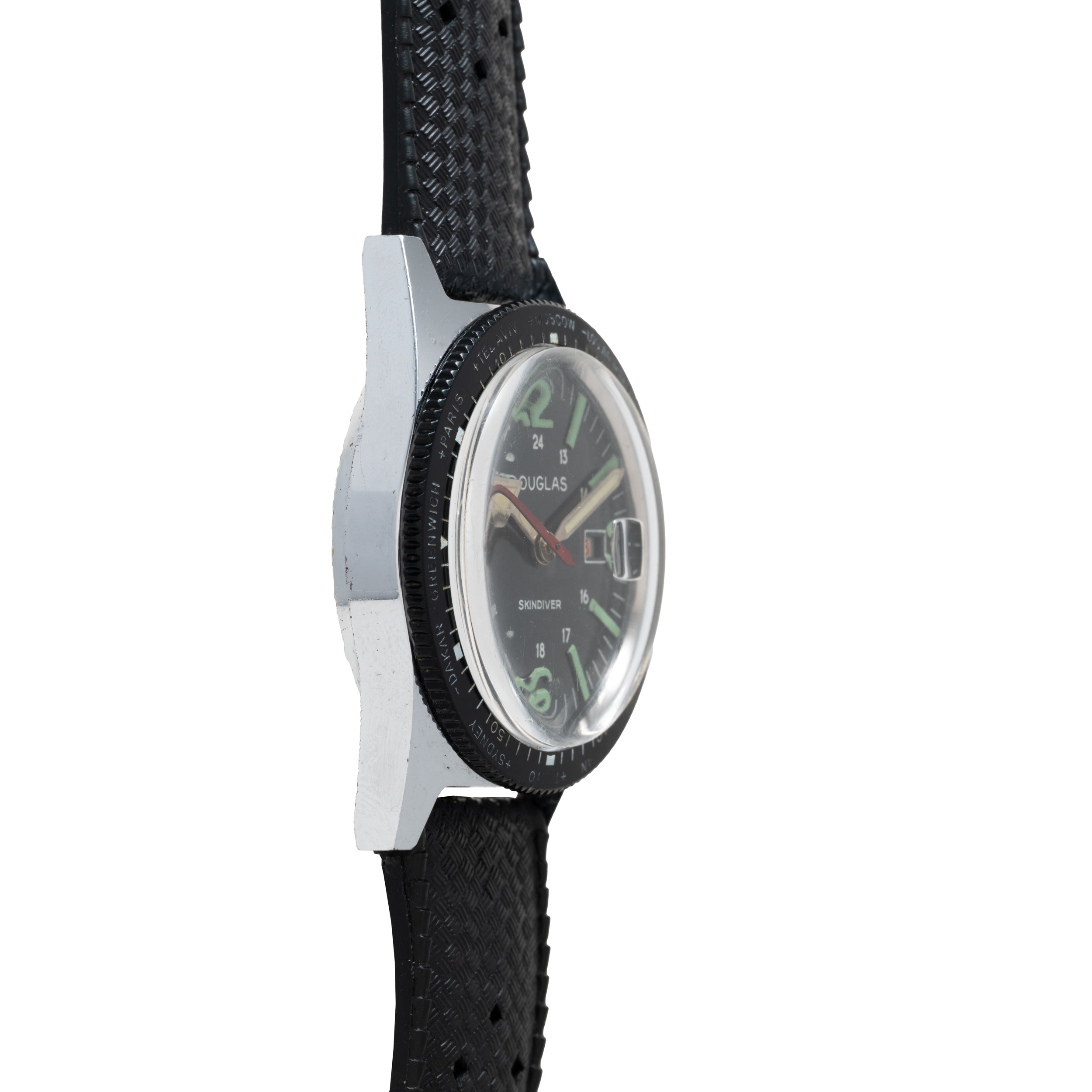 Douglas Skindiver World Time 'Neil Armstrong' – Analog:Shift Douglas Skindiver World Time 'Neil Armstrong' – Analog:Shift