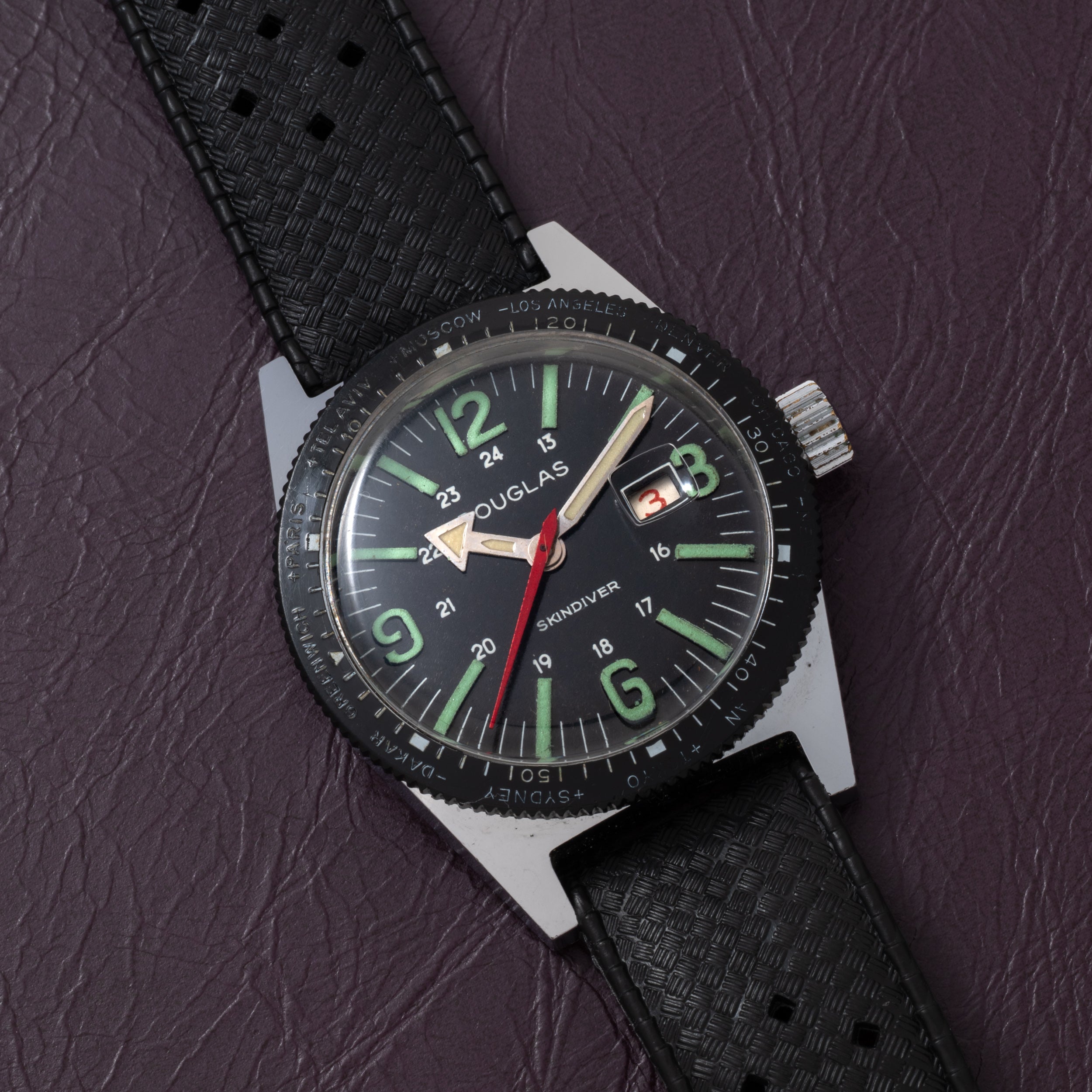 Douglas Skindiver World Time 'Neil Armstrong' – Analog:Shift