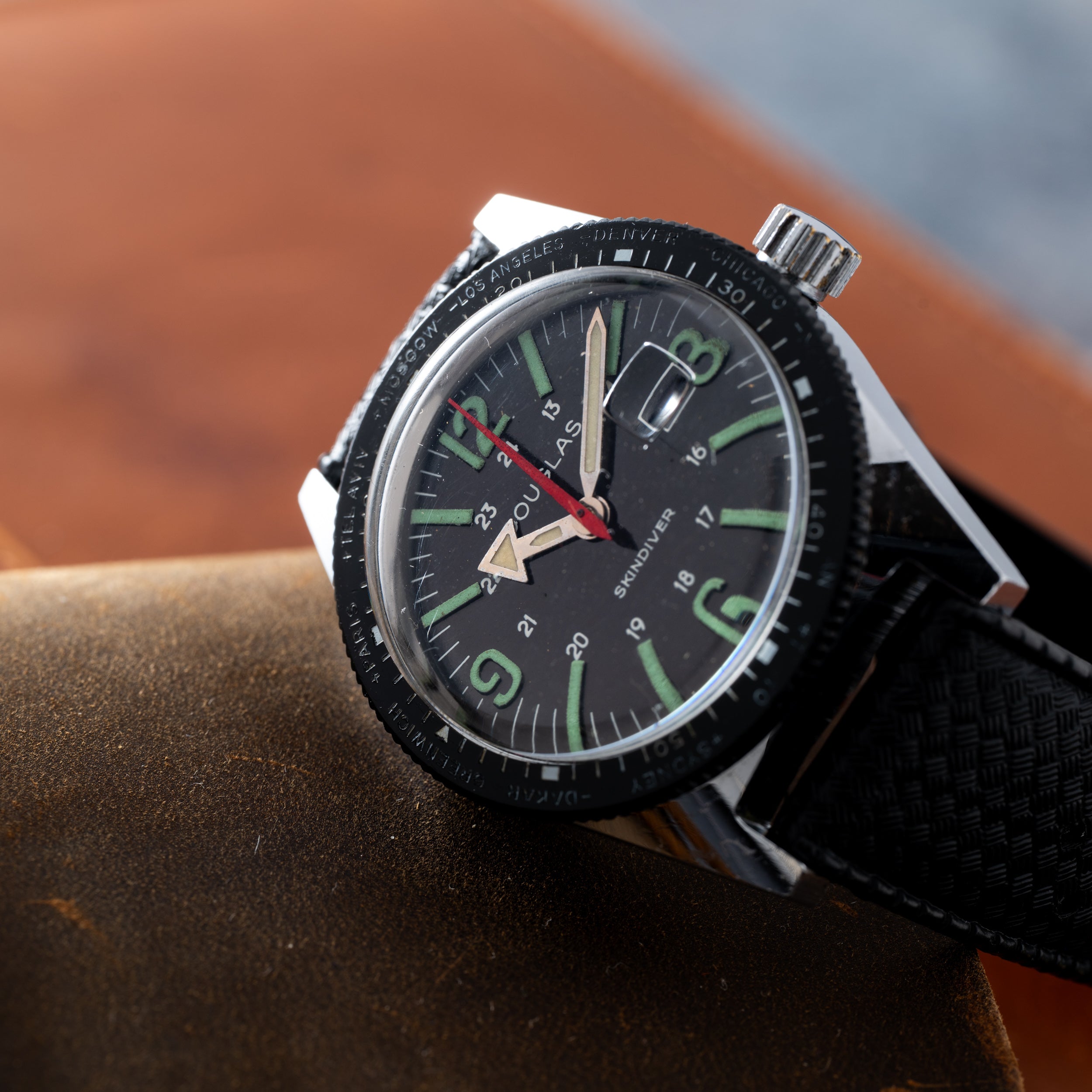 Douglas Skindiver World Time 'Neil Armstrong' – Analog:Shift